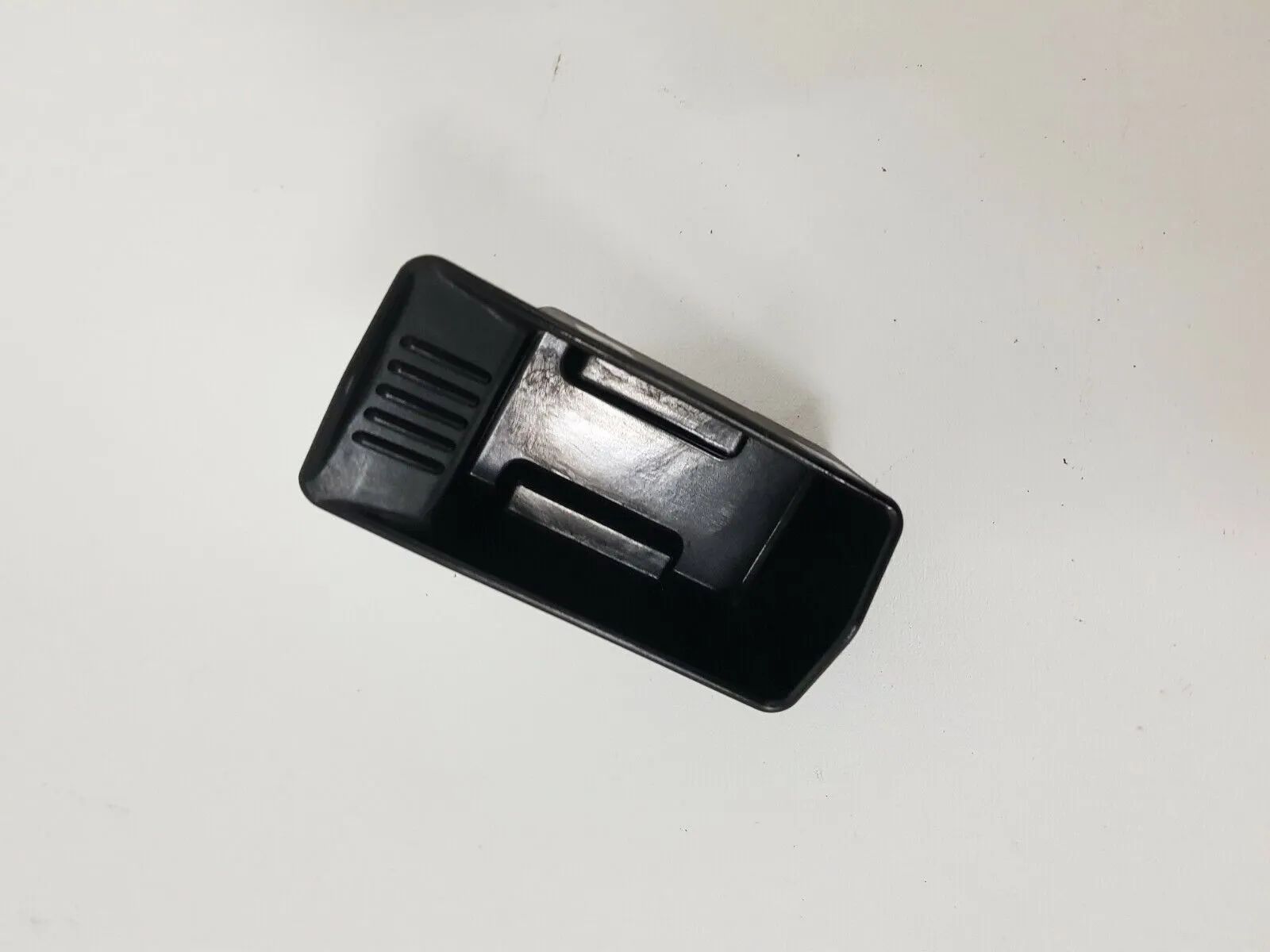 Orijinal BMW E39 Ascher Siyah Sigara Küllüğü 8200237