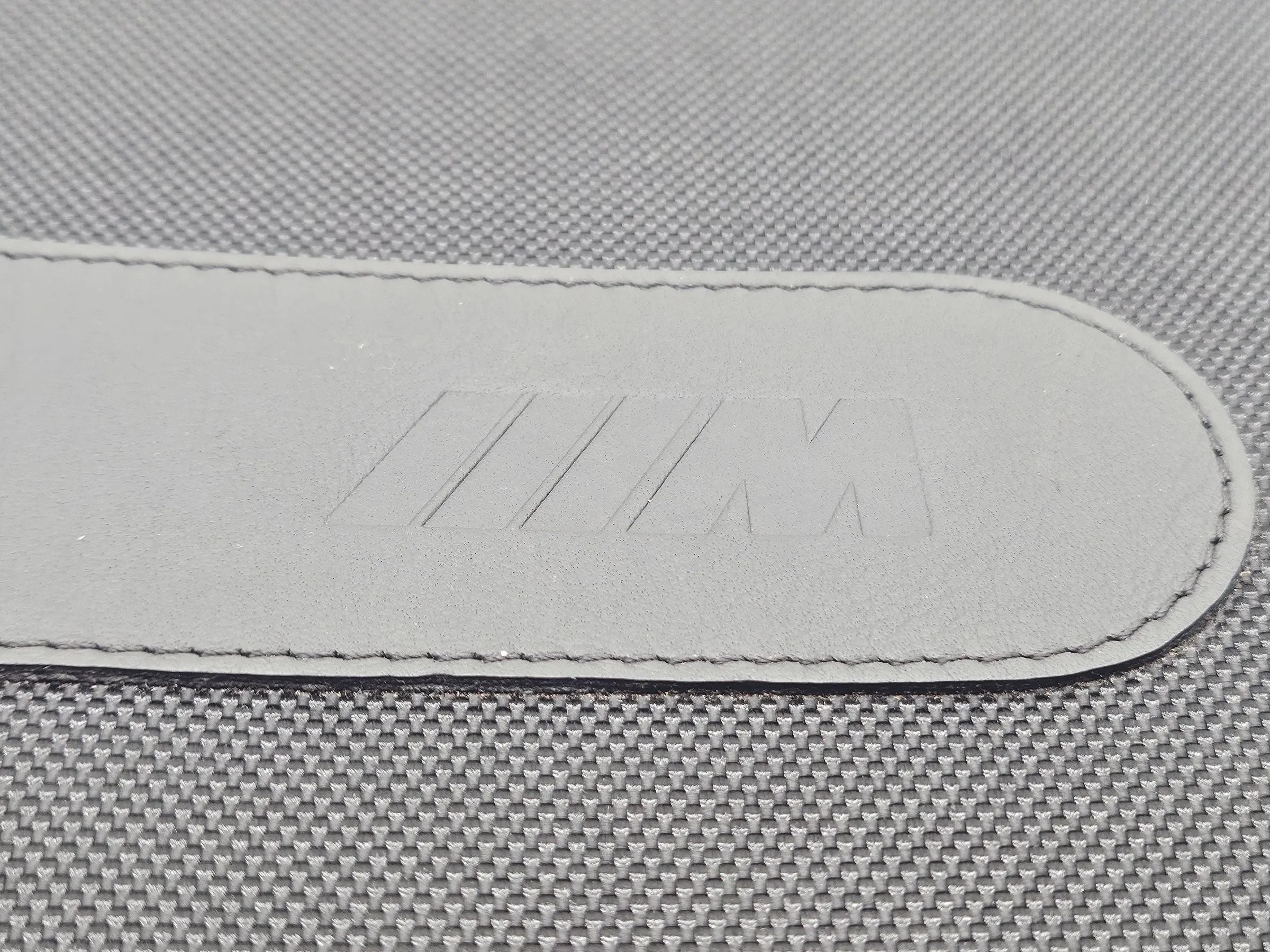 宝马 M3 F80, M4 F82 原厂黑色布革质车载文件夹
