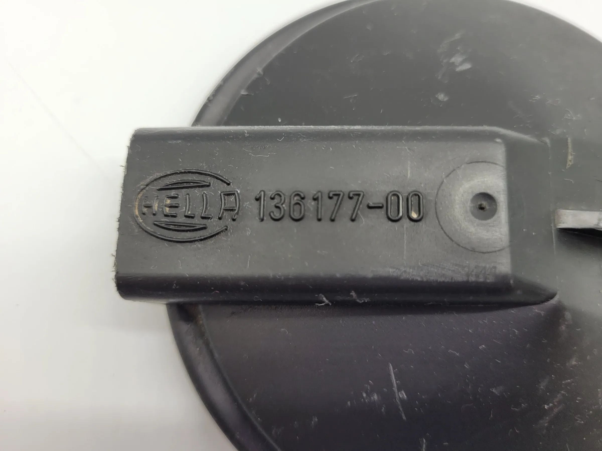 Original Audi Audi 80/ Coupe/Cabrio Typ 89 Scheinwerfer Deckel Kappe 136177-00