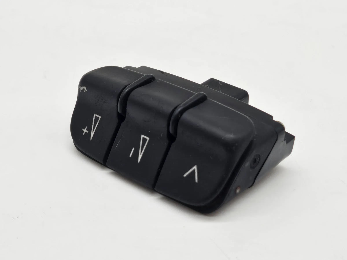 Audi A6 4B Multifunktionstasten Radio Telefonbedienung Lenkrad 8E0951527AR