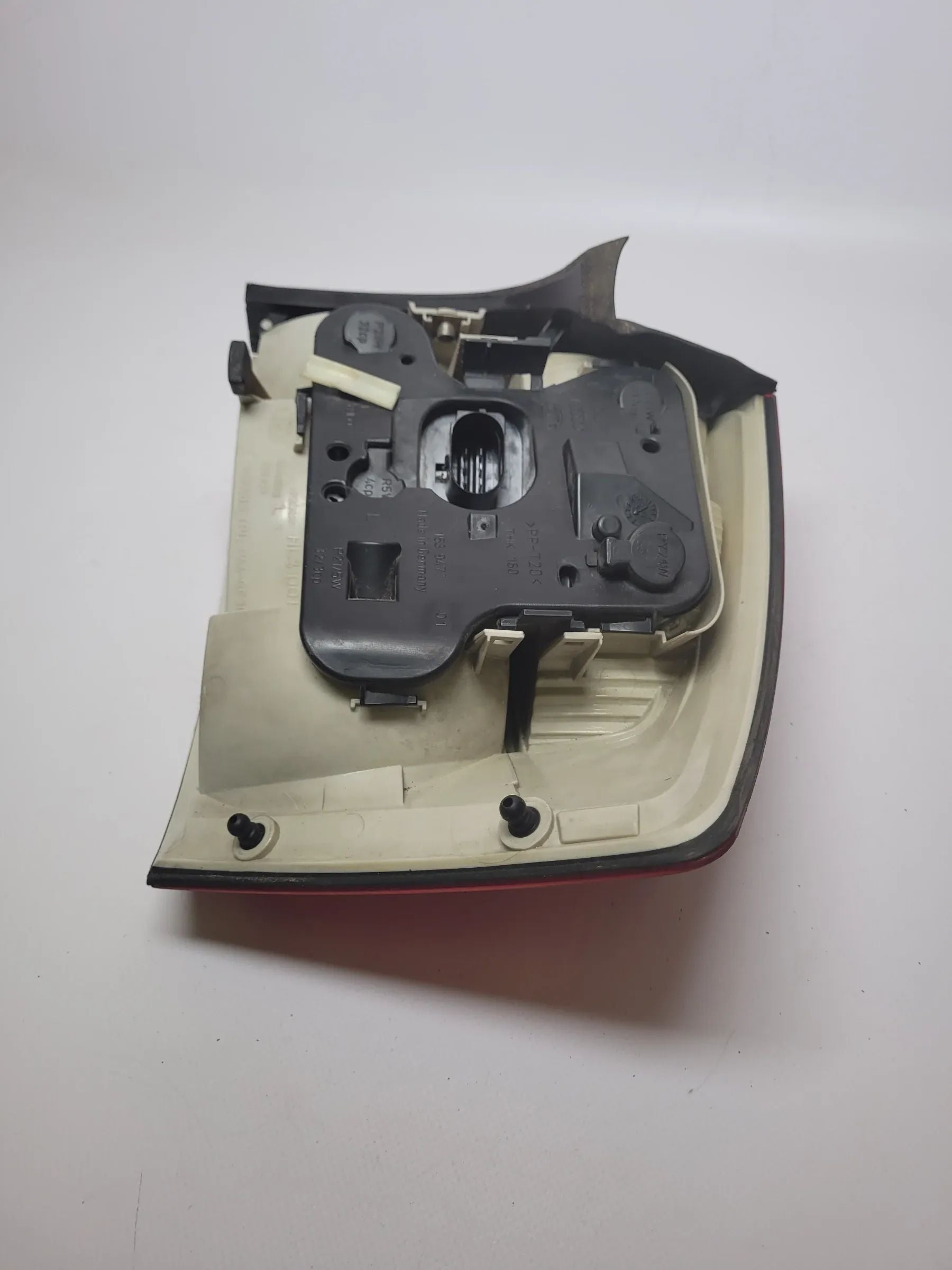 Original Audi A4 (8E2) Rück- & Bremsleuchte Links 153947