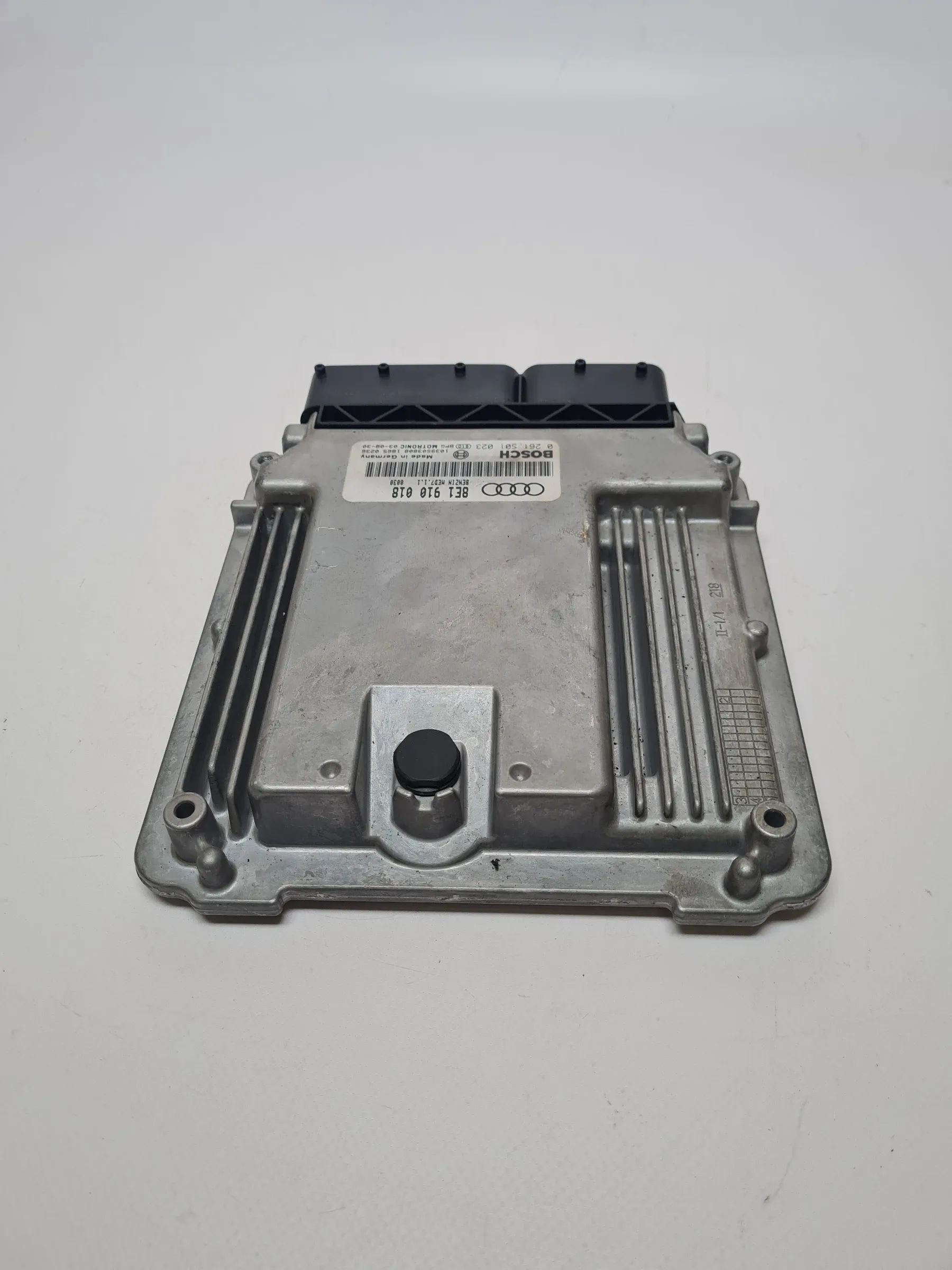 Original Audi A4 (8E/B6) Steuergerät Motor AWA 8e1910018