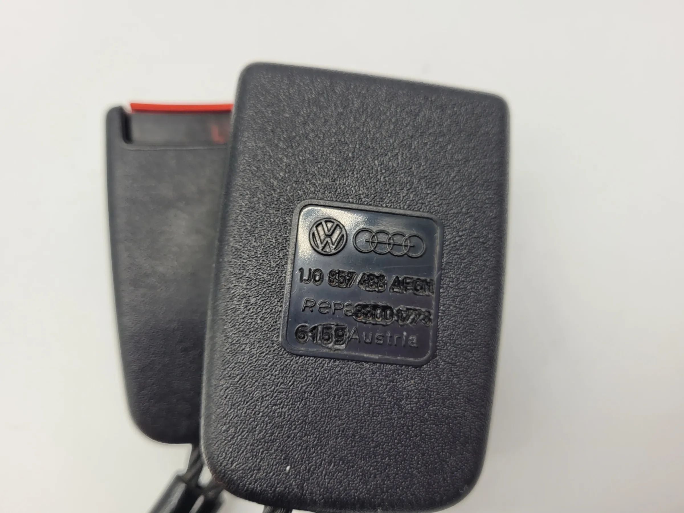 Original VW Golf IV 4 (1J5/1J1) Sicherheitsgurtschloss Hinten Links 1J0857488