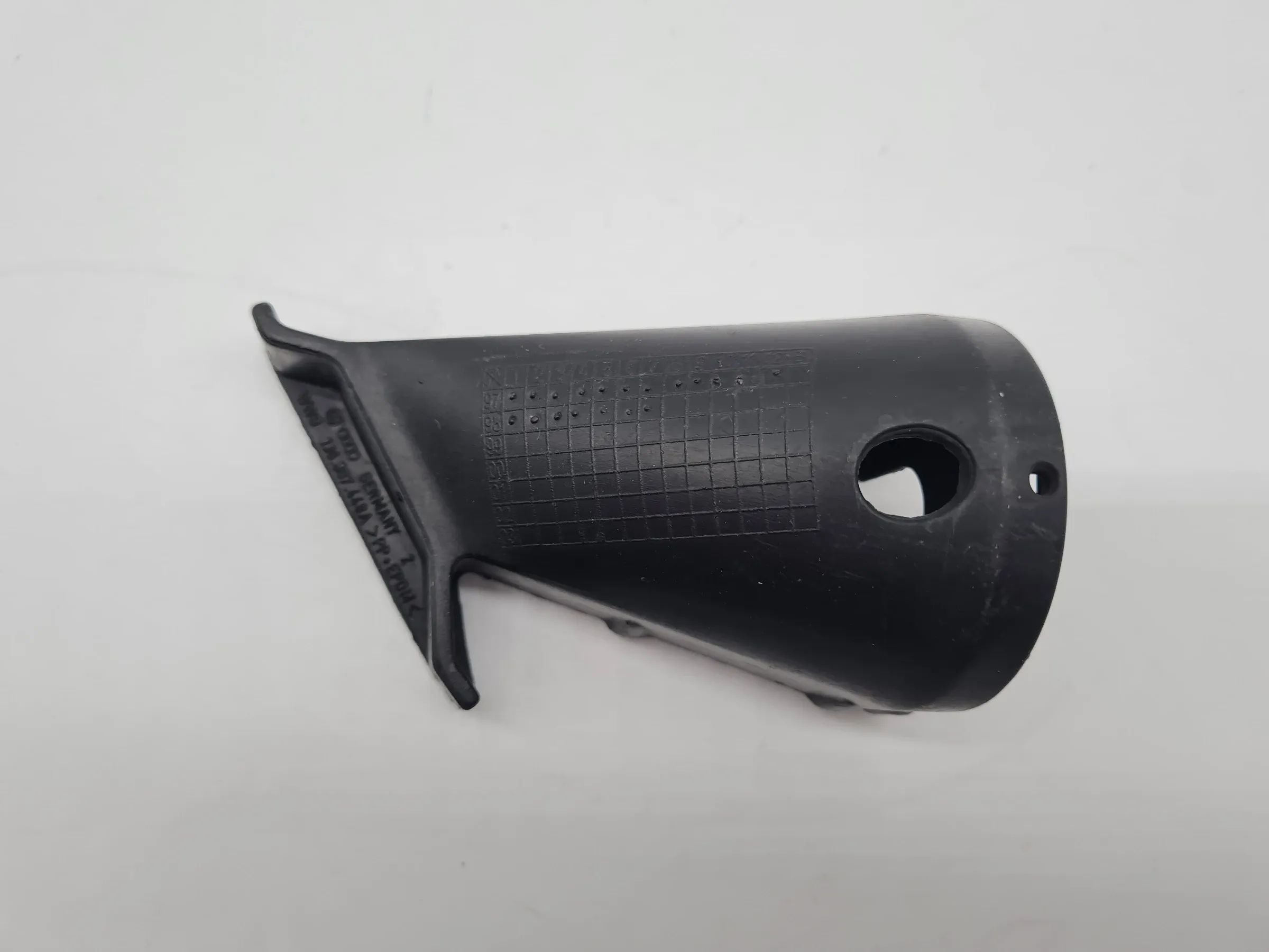 Original VW Golf IV 4 (1J1/1J5) Untere Stoßfänger-Halterung 1J6807448A