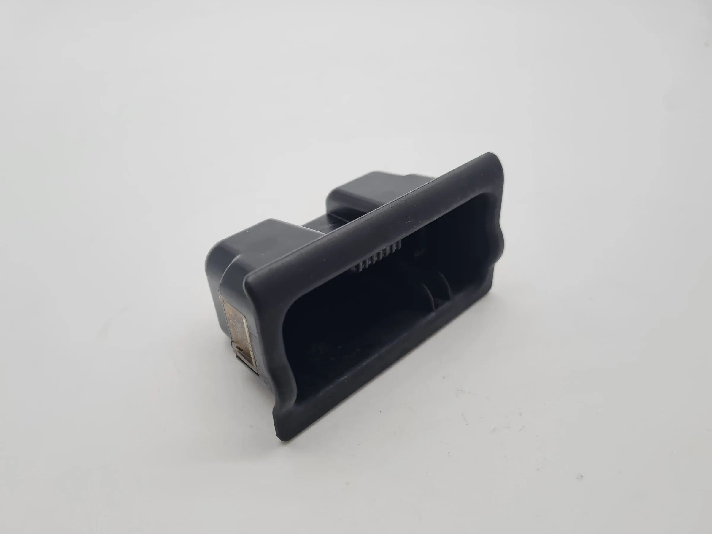 Original Opel Vectra C / Signum (Z03/Z02) Aschenebechereinsatz 24443186