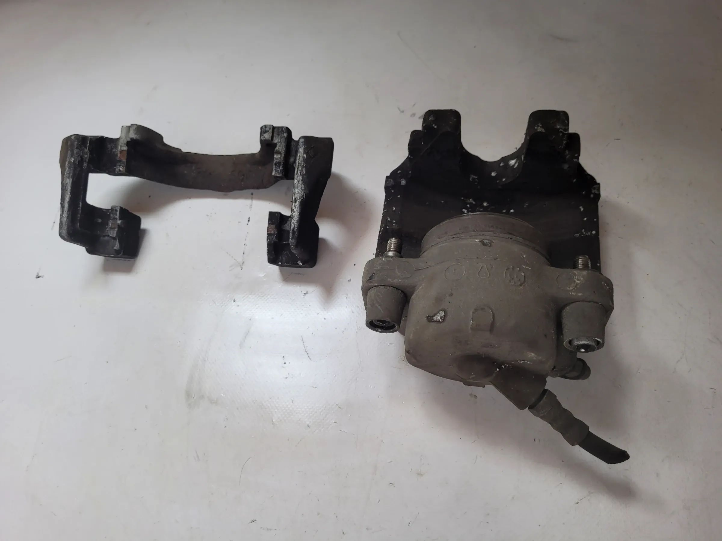 เบรกคาลิปเปอร์ BMW 5er E39 แท้ หน้า ขวา 60/22/296