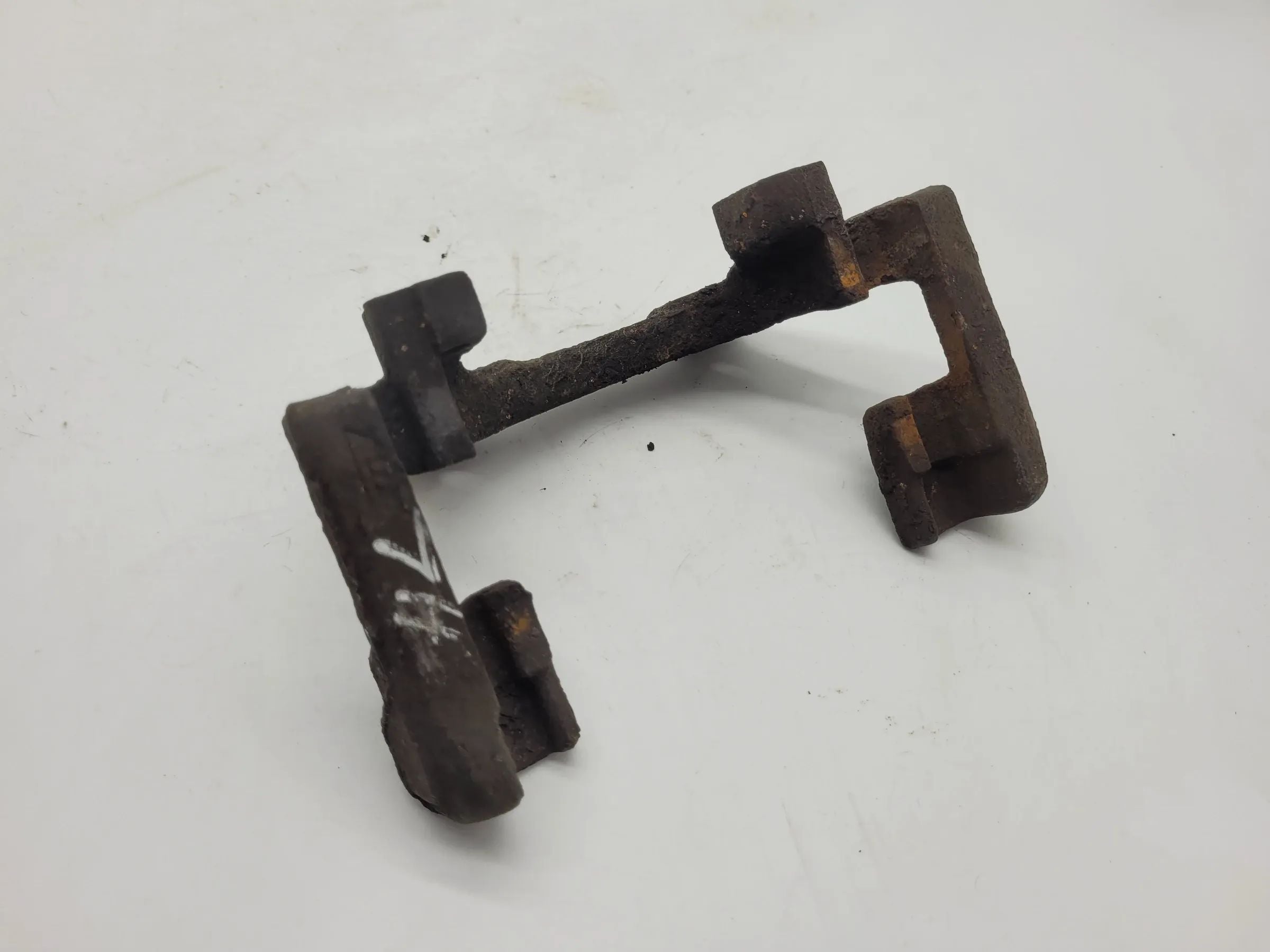 Original BMW 5er Touring E39 Bremssattel Halter L/R 4299457