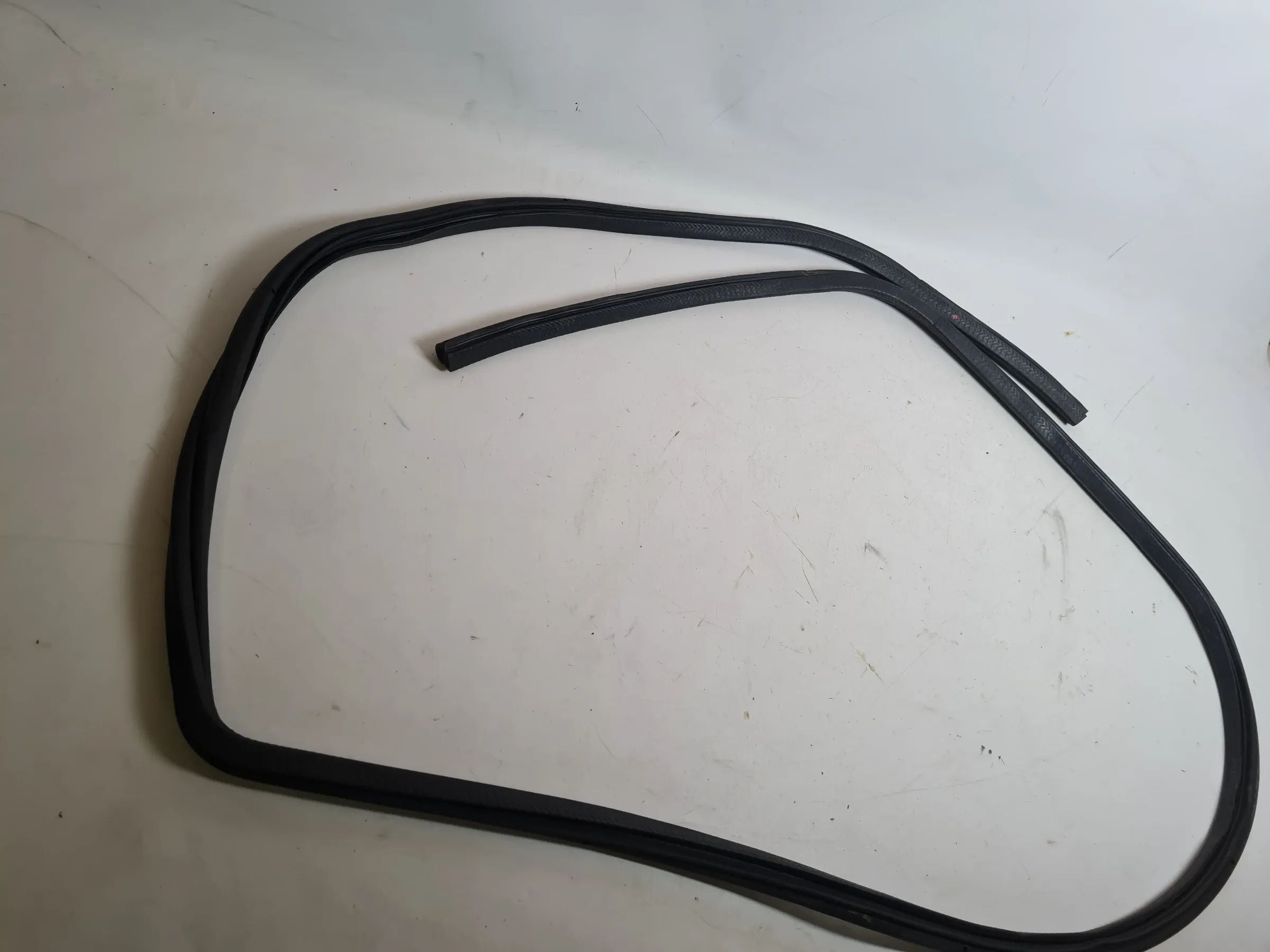 Segel Jendela Pintu Original Jeep Cherokee / Wrangler 2 XJ/TJ 55025516