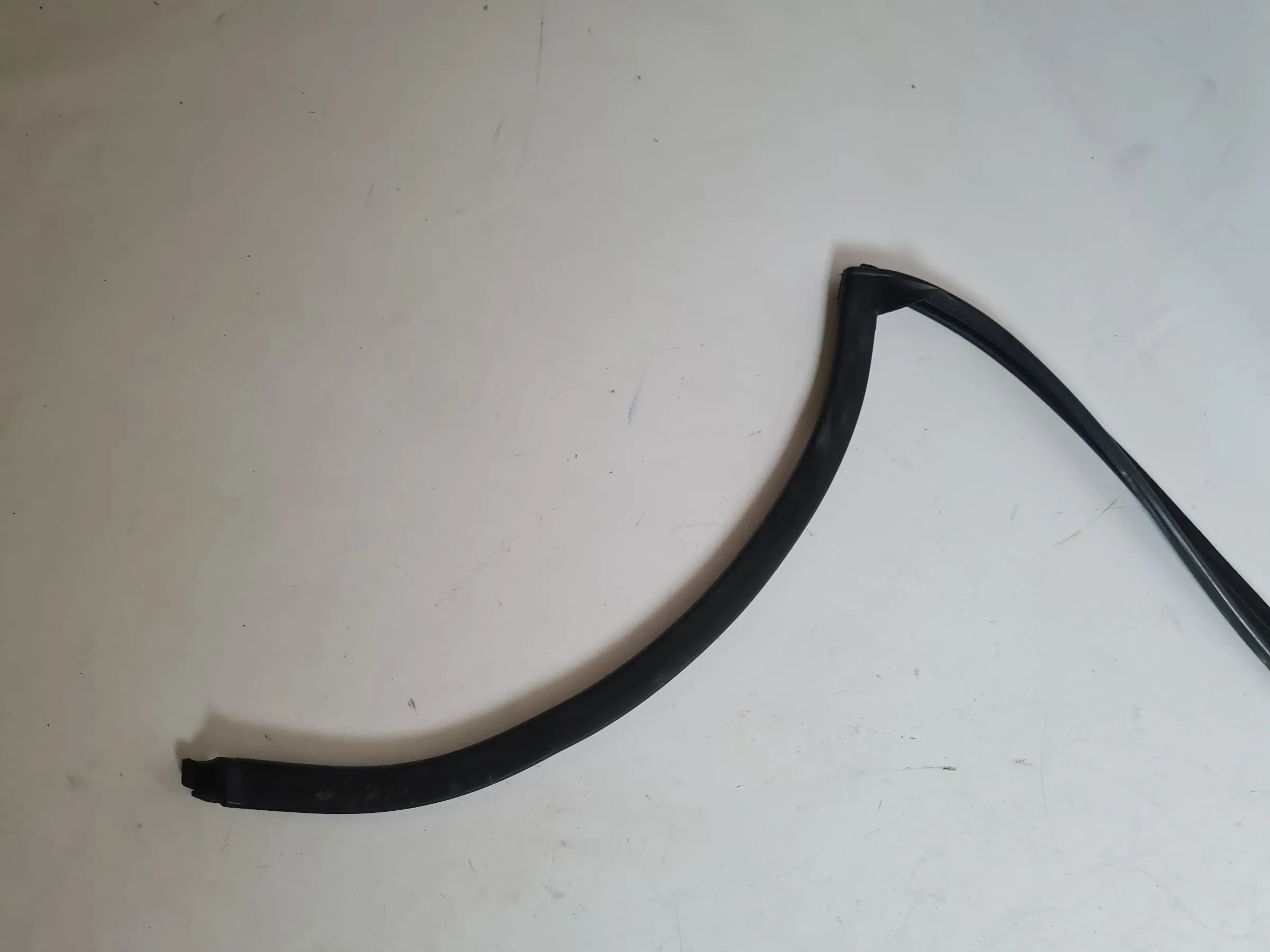 Junta original BMW Serie 5 (E60/E61) ventana puerta trasera derecha 7057448