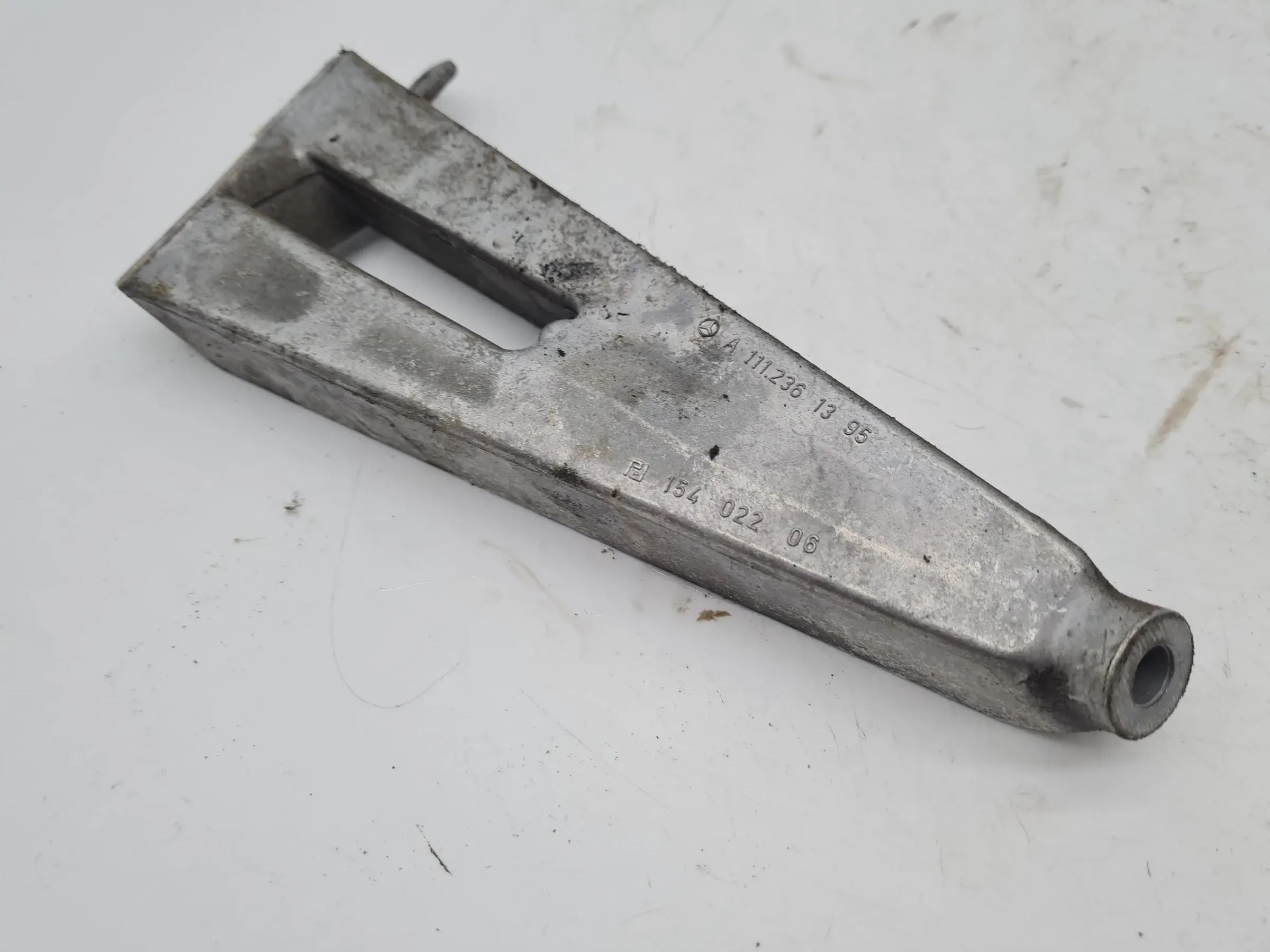 Original Mercedes C-Klasse CL203 エンジンマウントホルダー M111.951 A1112361395
