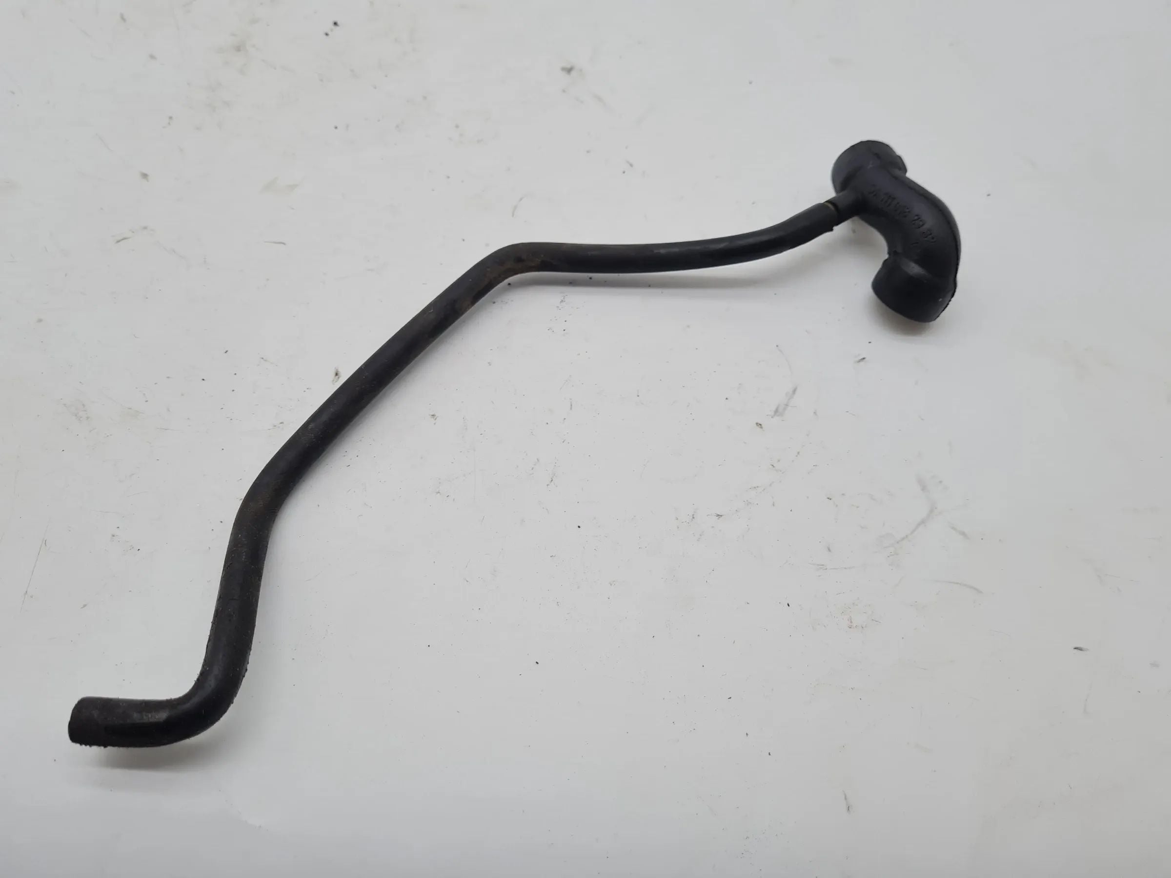 สายท่อยางกล่องเครื่องยนต์ Mercedes C-Klasse CL203 ของแท้ M111.955 A1110182982