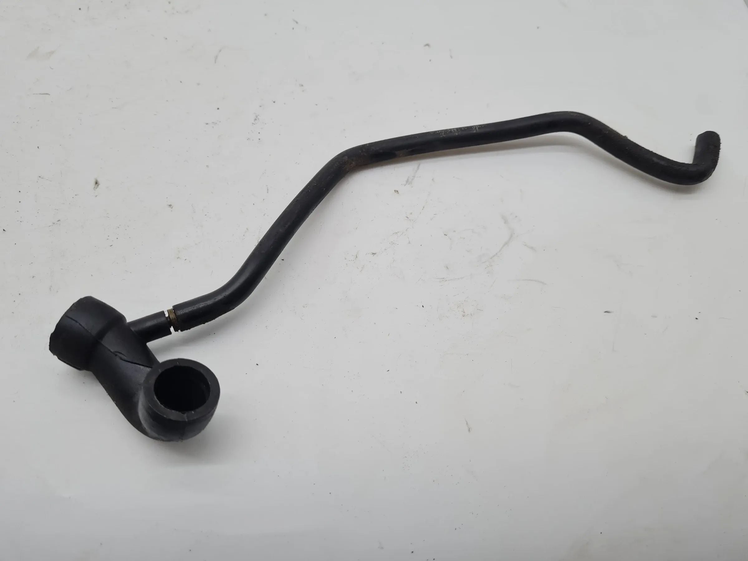 สายท่อยางกล่องเครื่องยนต์ Mercedes C-Klasse CL203 ของแท้ M111.955 A1110182982