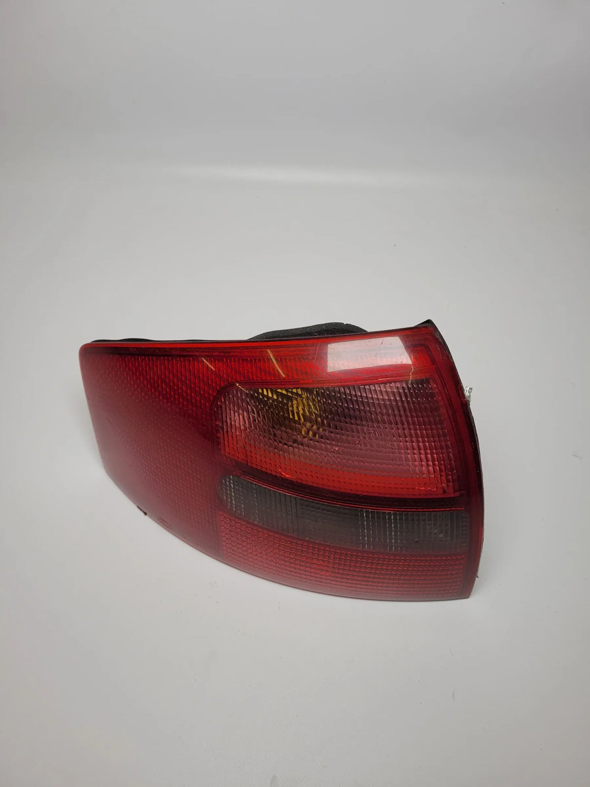 Orijinal Audi A6 (4B2, 4B4) Sol Arka Stop Lambası Hella 4B5945095