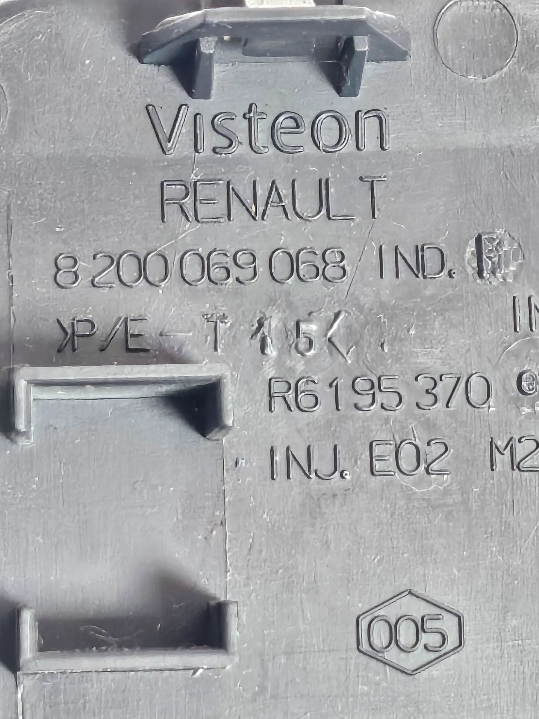 อะไหล่แท้ Renault Clio II ฝาครอบ/แผงปิด Visteon หมายเลข 8200069068, R6195370D