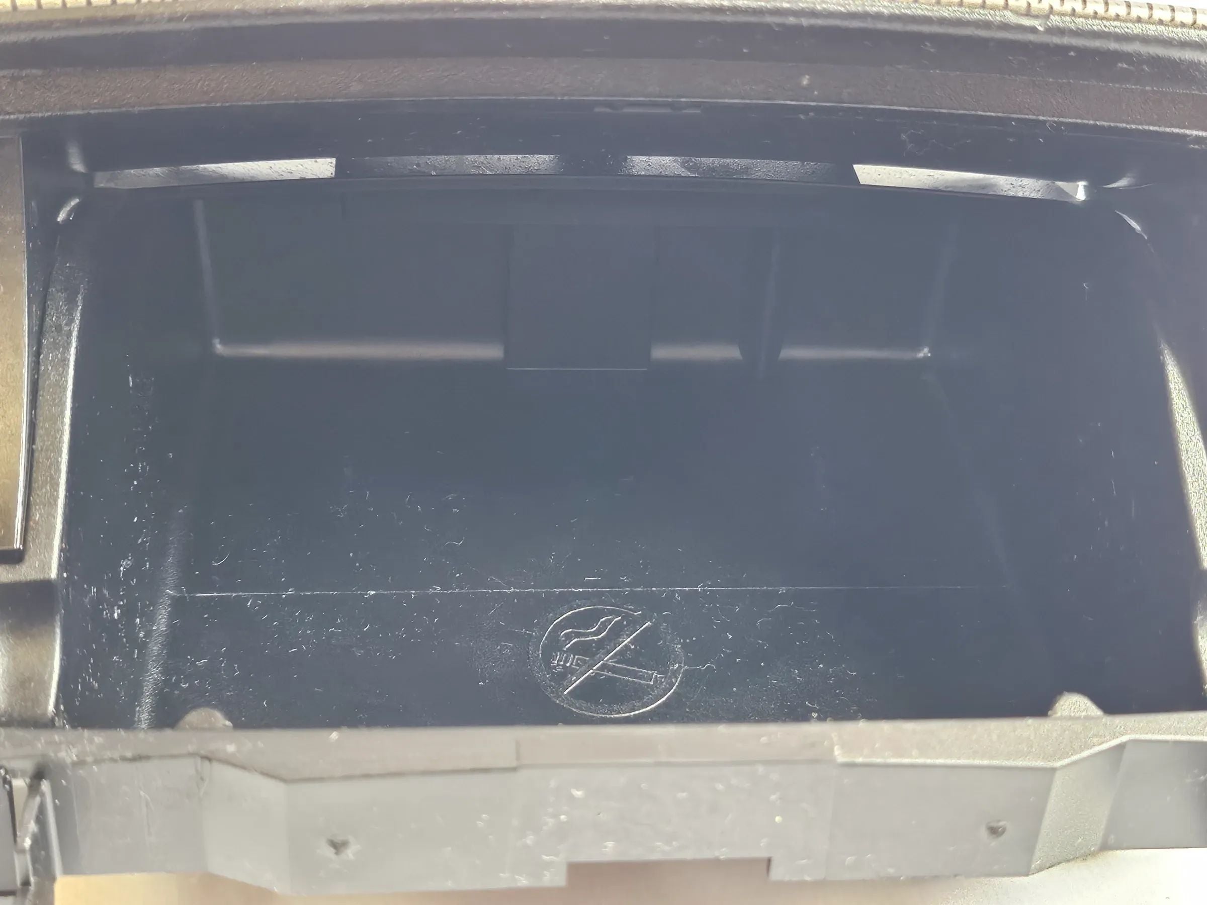 Mercedes Benz C Klasse W203 ASCHENBECHER Ablagefach Mittelkonsole A2036800852