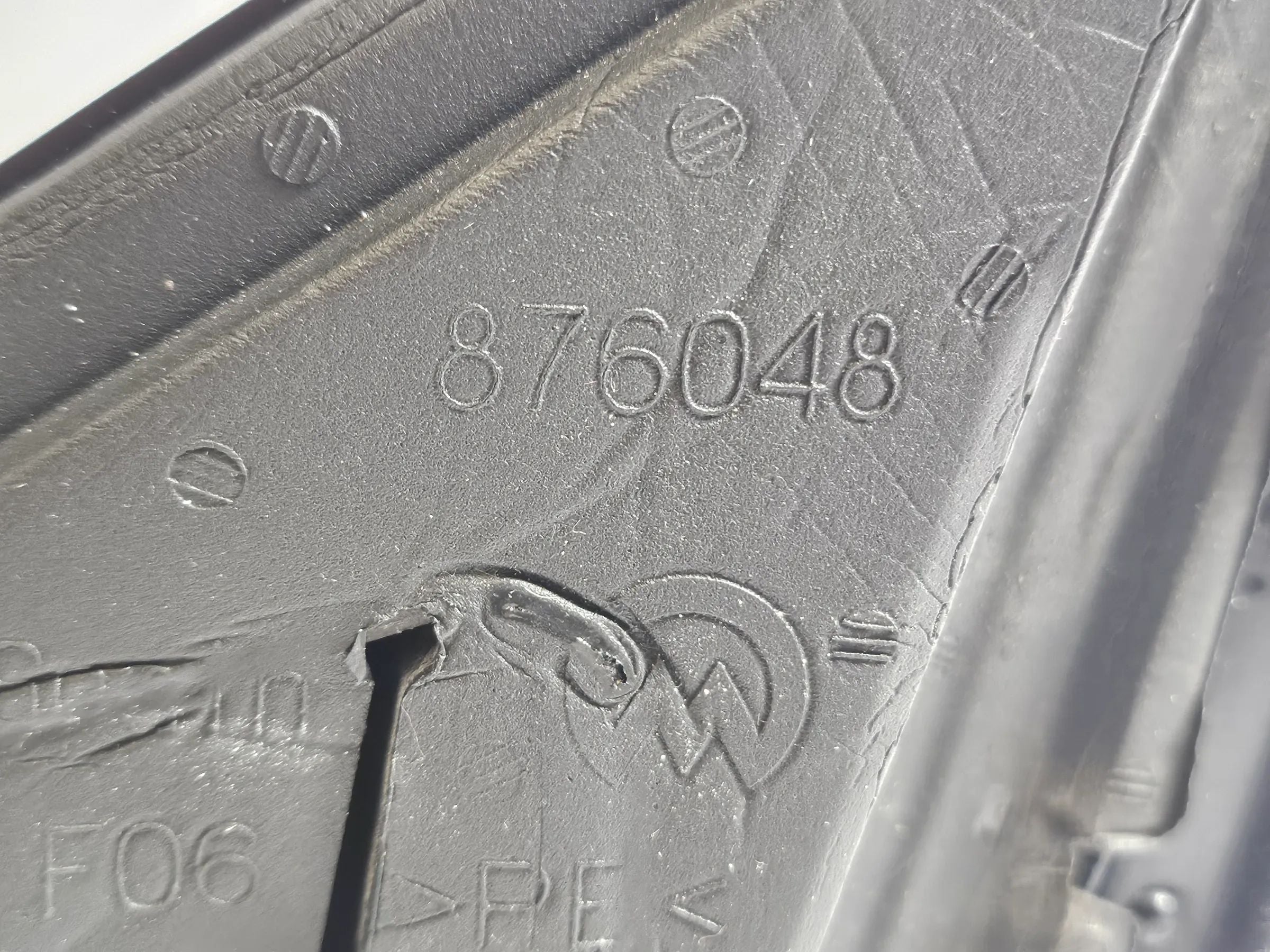 Oryginalne lusterko zewnętrzne Seat Ibiza 6L prawe elektryczne czarne 836194