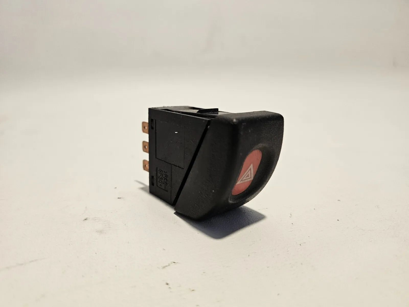 Opel Corsa B Schalter Warnblinker Warnblinklicht Warnblinkschalter 09164441