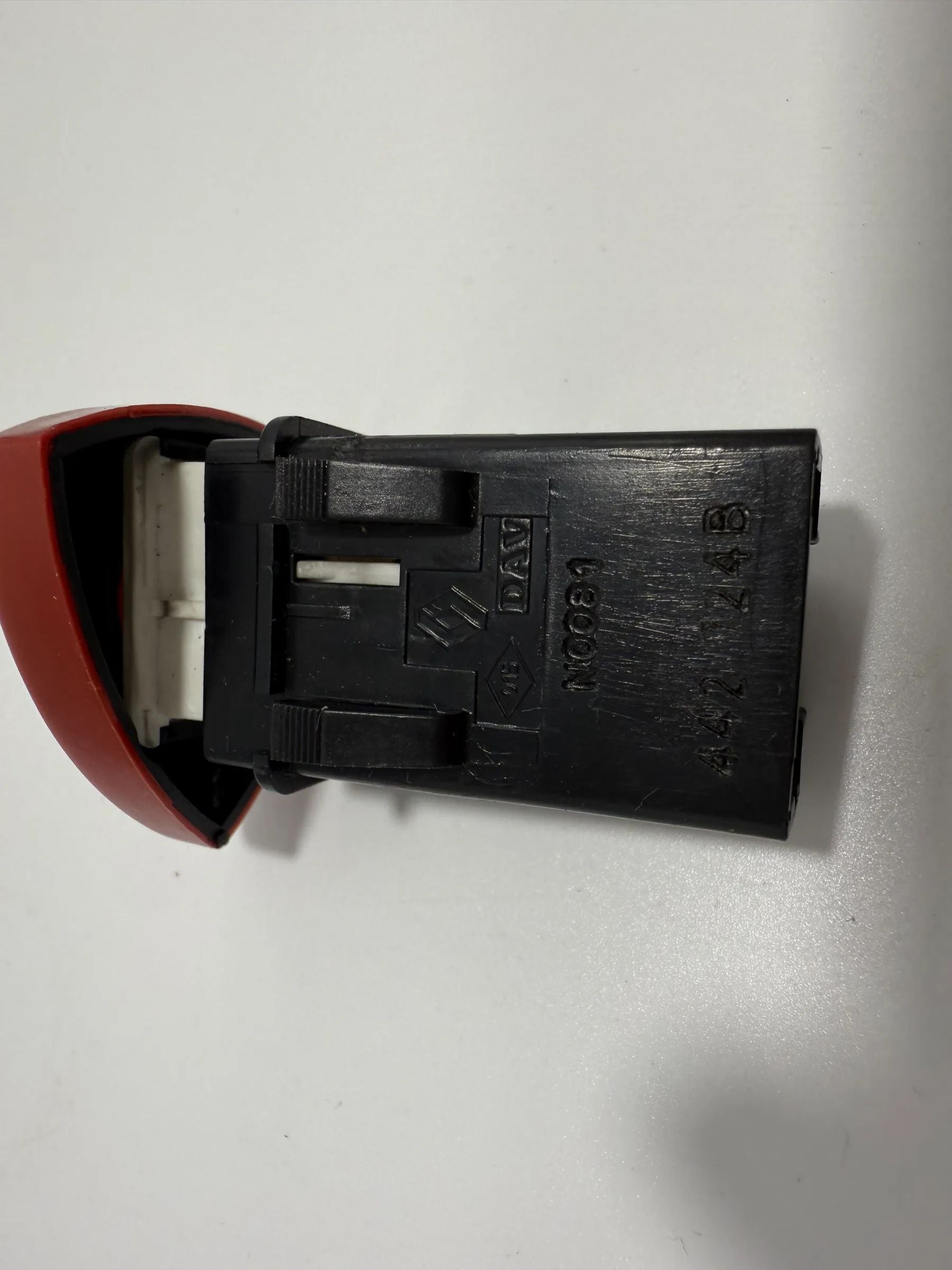 Oryginalny przełącznik świateł awaryjnych Renault Espace 4 IV / Laguna 442724B / N0081