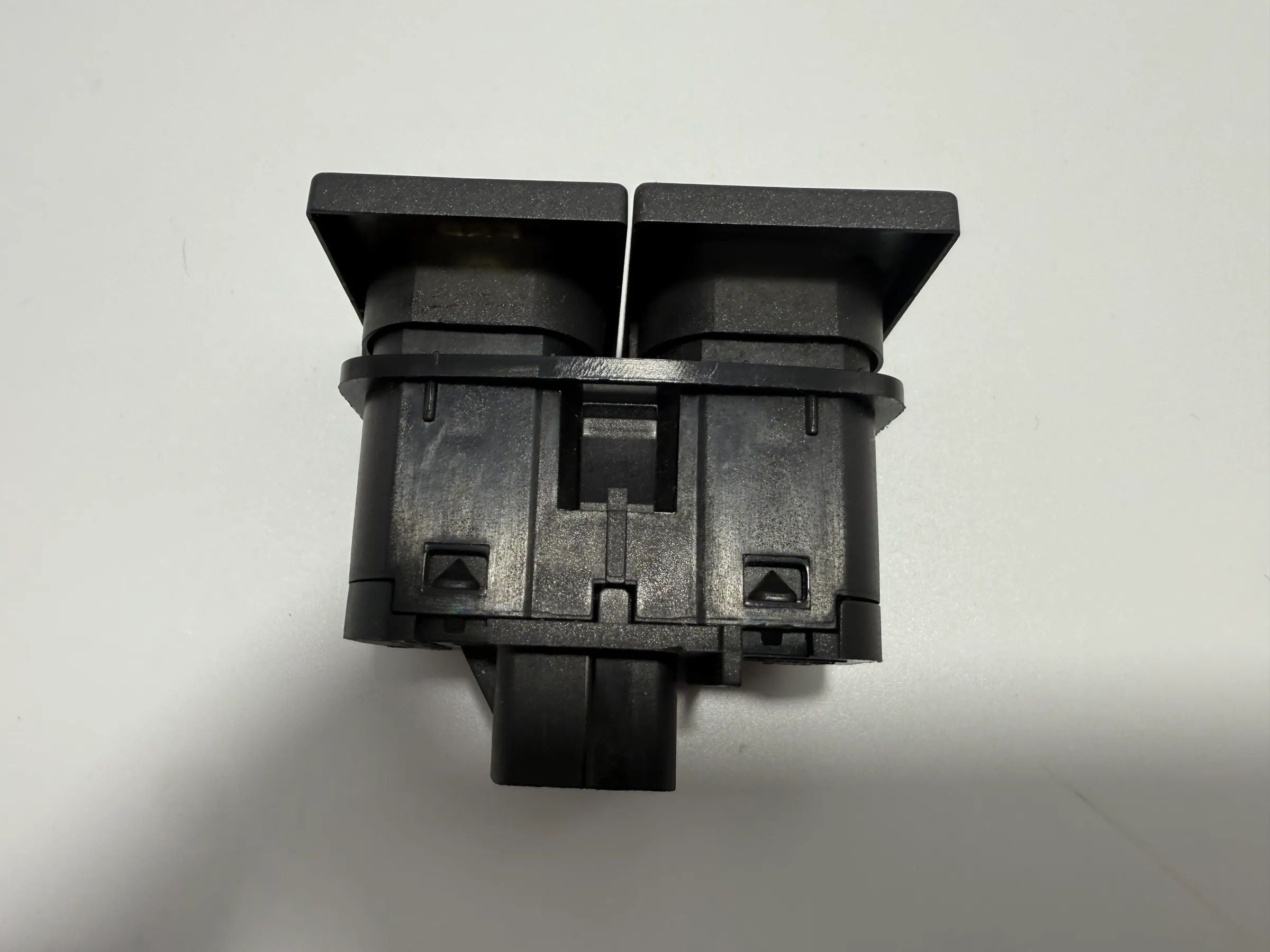 Oryginalny przełącznik bagażnika ESP Ford Mondeo III (BWY) TRW 3S7T2C418AC / D3L0A
