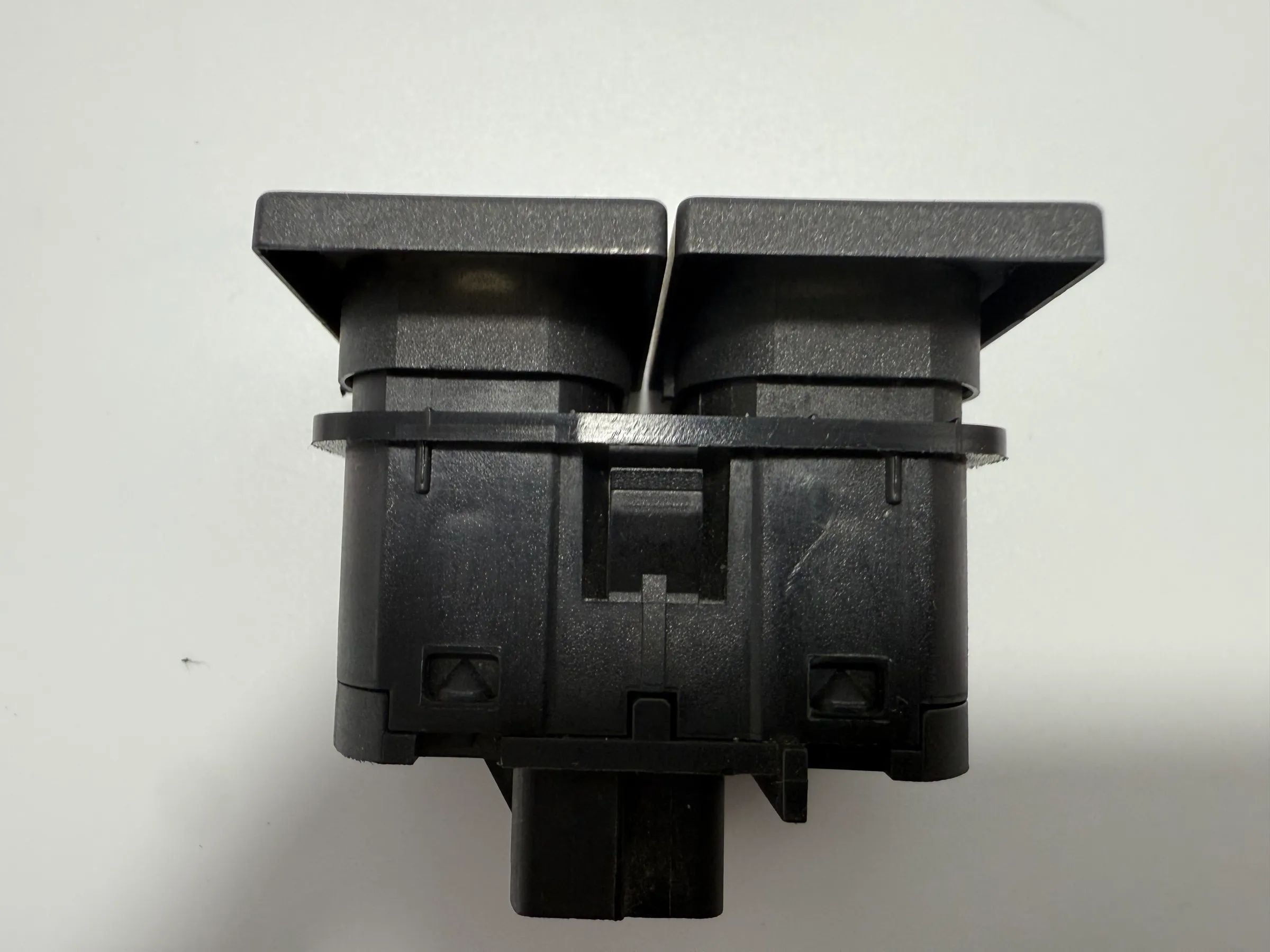 Oryginalny przełącznik bagażnika ESP Ford Mondeo III (BWY) TRW 3S7T2C418AC / D3L0A