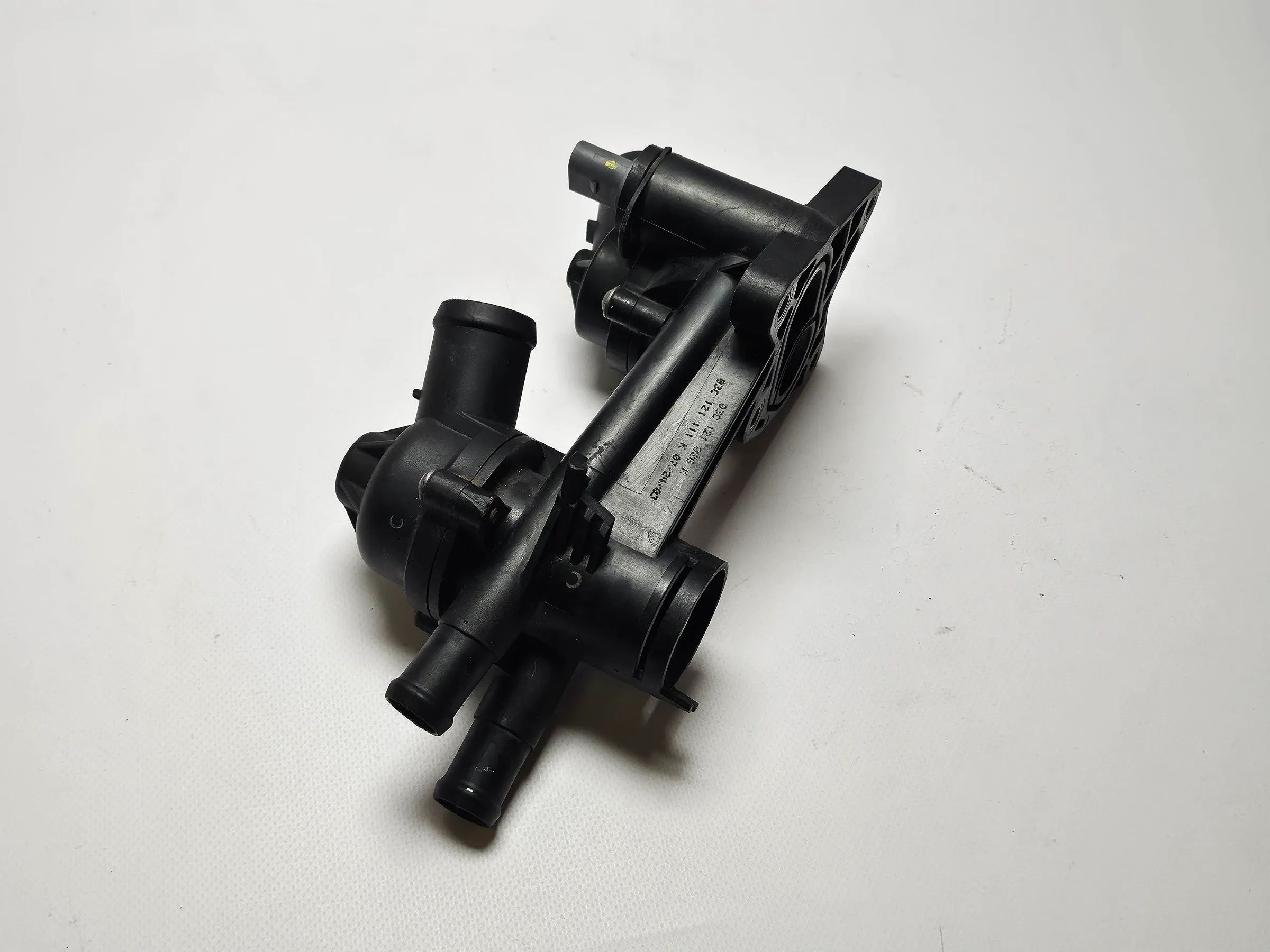 Original VW Touran 1.6 FSI year 04 thermostat housing 03C121026K 1 T 1797350 