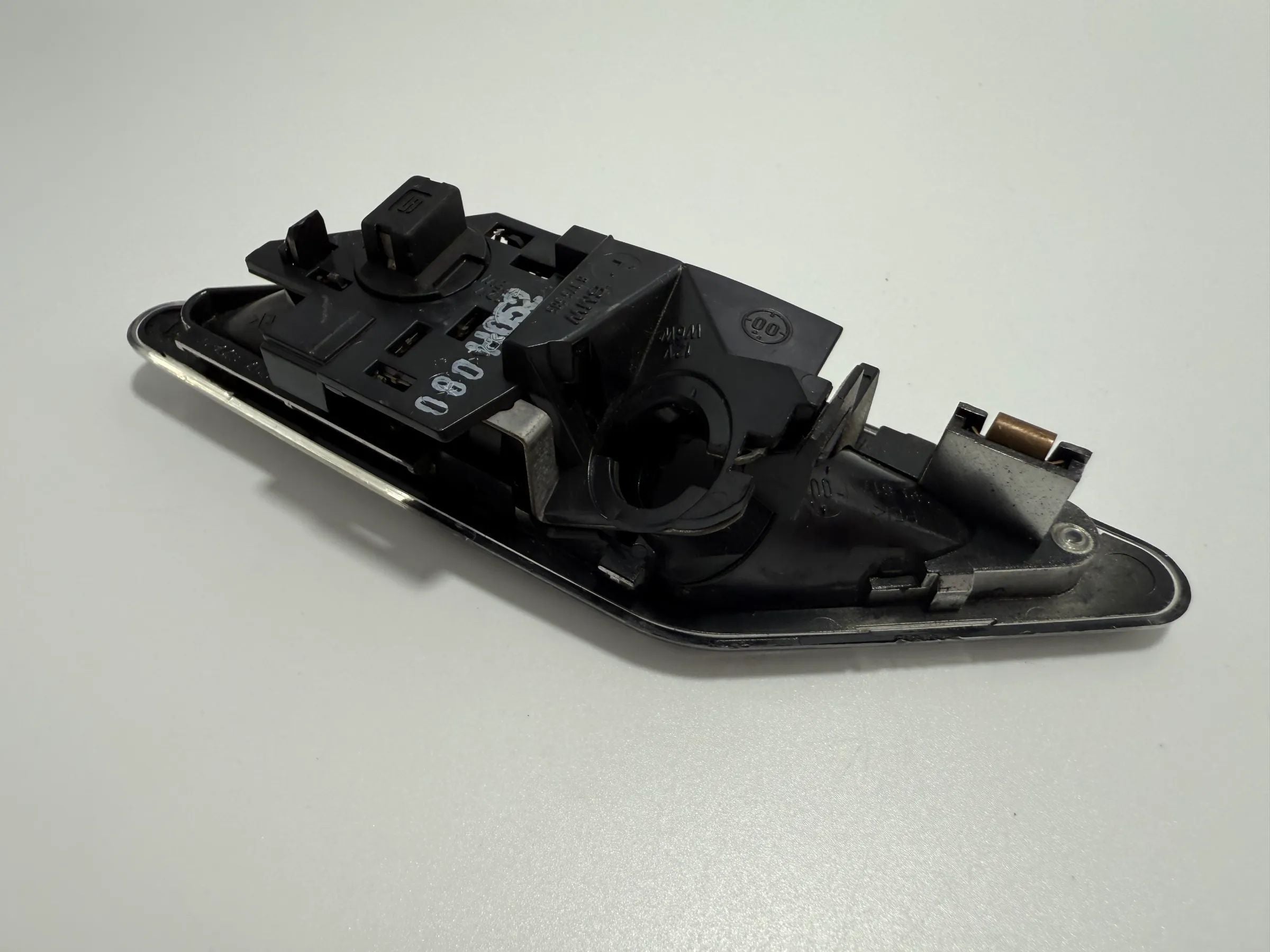 อะไหล่แท้ BMW 3er E46 ไฟอ่านหนังสือในห้องโดยสารหลังซ้าย 8375585