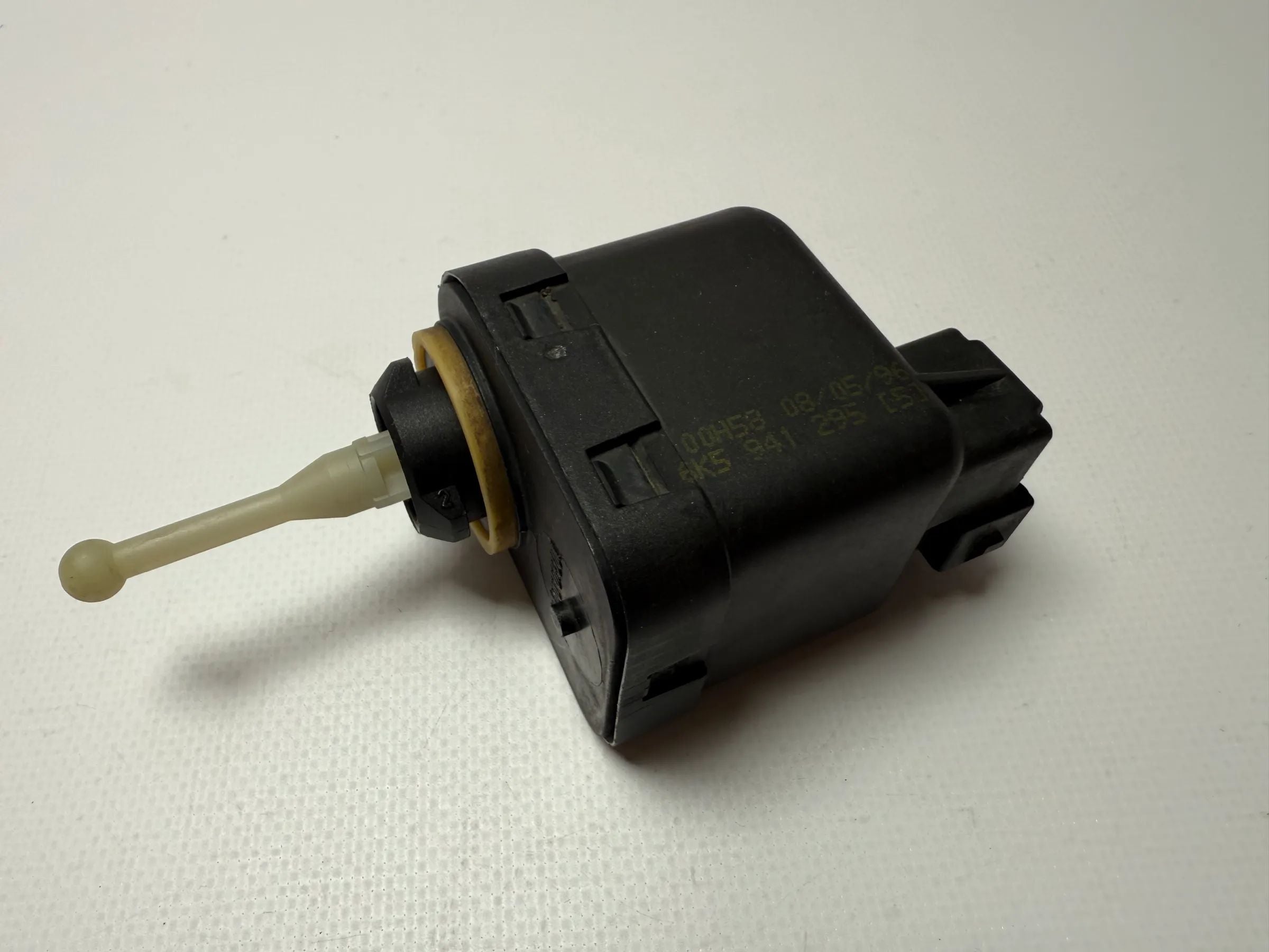 อะไหล่แท้ VW AUDI A4 B5 มอเตอร์ปรับระดับไฟหน้า LWR 6K5 941 295