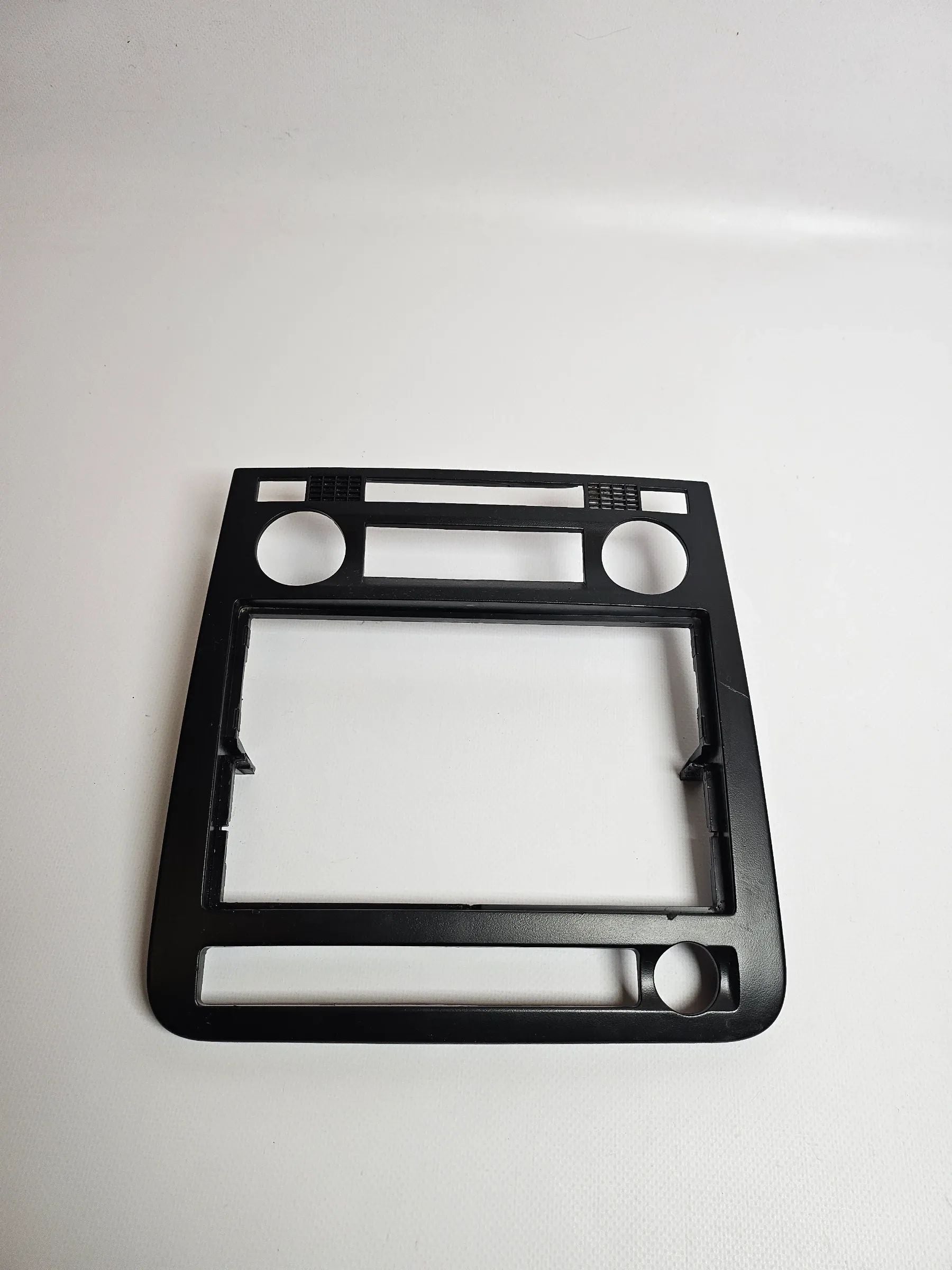 Seat Ibiza 6L Obudowa Konsoli Środkowej Dookoła Radia 6L1858071K czarna