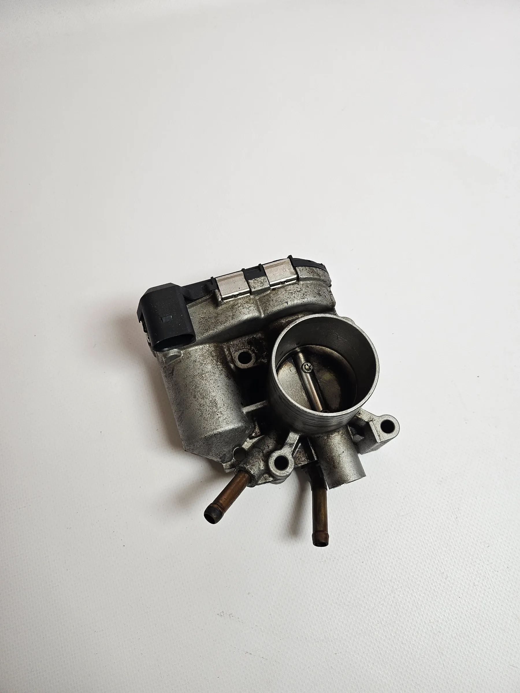 Oryginalna przepustnica i króciec przepustnicy VW Polo 6N2 Lupo 1.0 1.4 030133062C