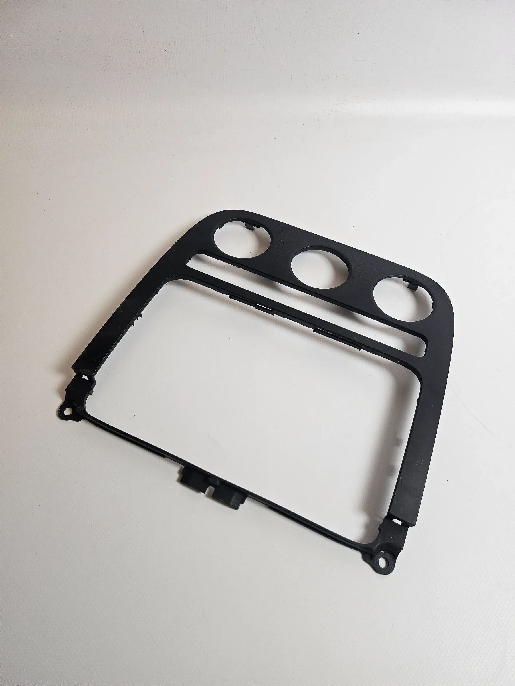 Oryginalna osłona konsoli środkowej radia i ogrzewania VW Golf V 1K 1K0858071A