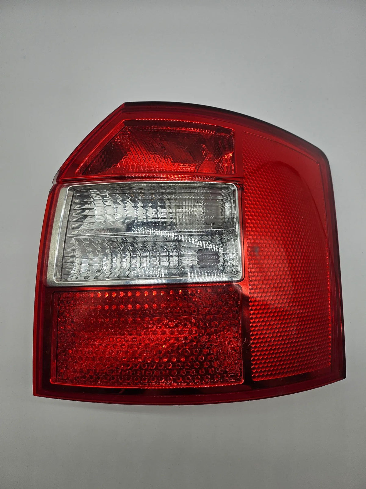 Oryginalna tylna lampa prawa Audi A4 B7 Avant Kombi 8E994509612S