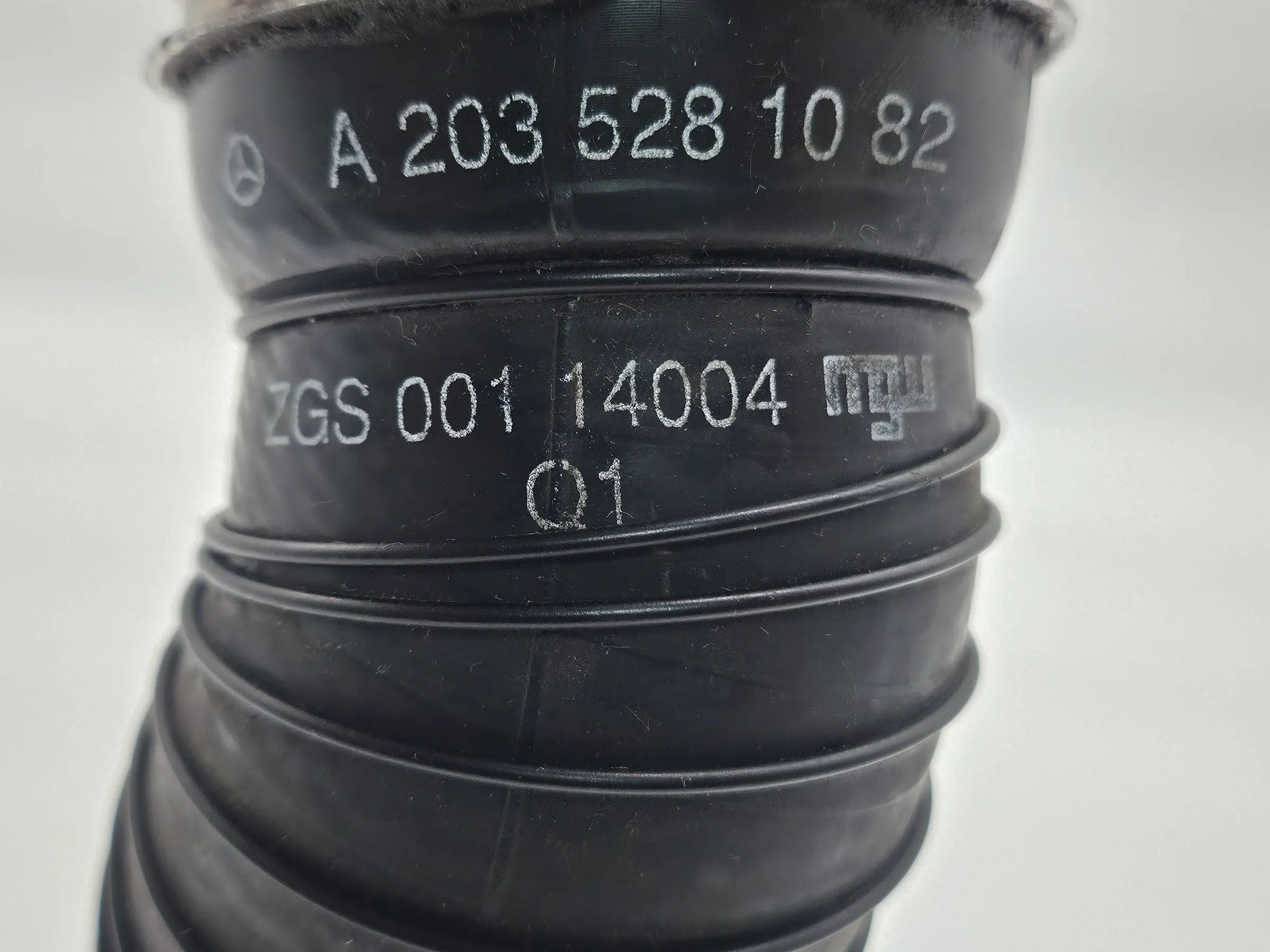 ORIGINAL MERCEDES-BENZ C-KLASSE COUPE CL203 Ladeluftschlauch A2035281082