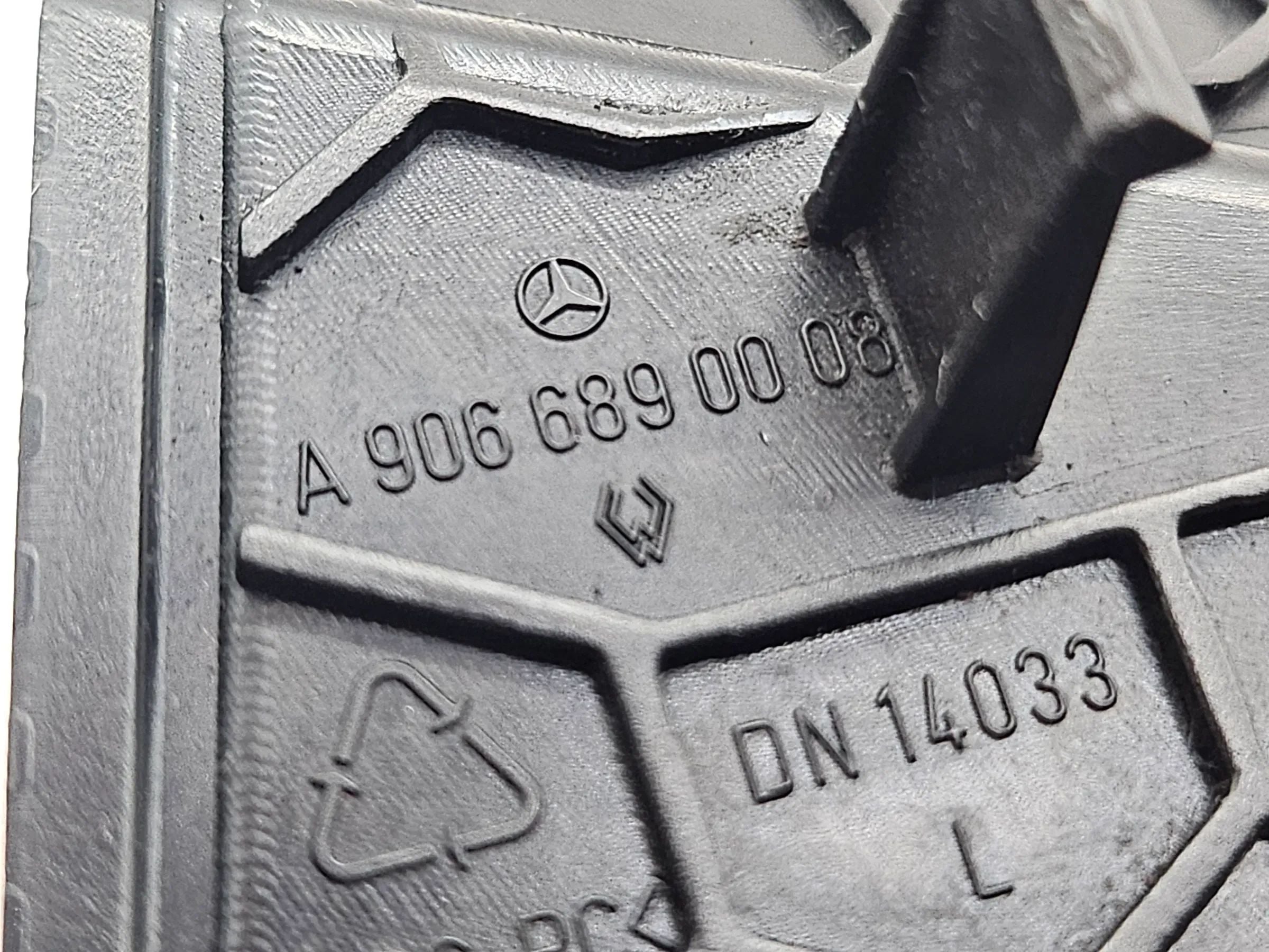 Mercedes W906 Sprinter Lautsprecher Abdeckung links Armaturenbrett A9066890008