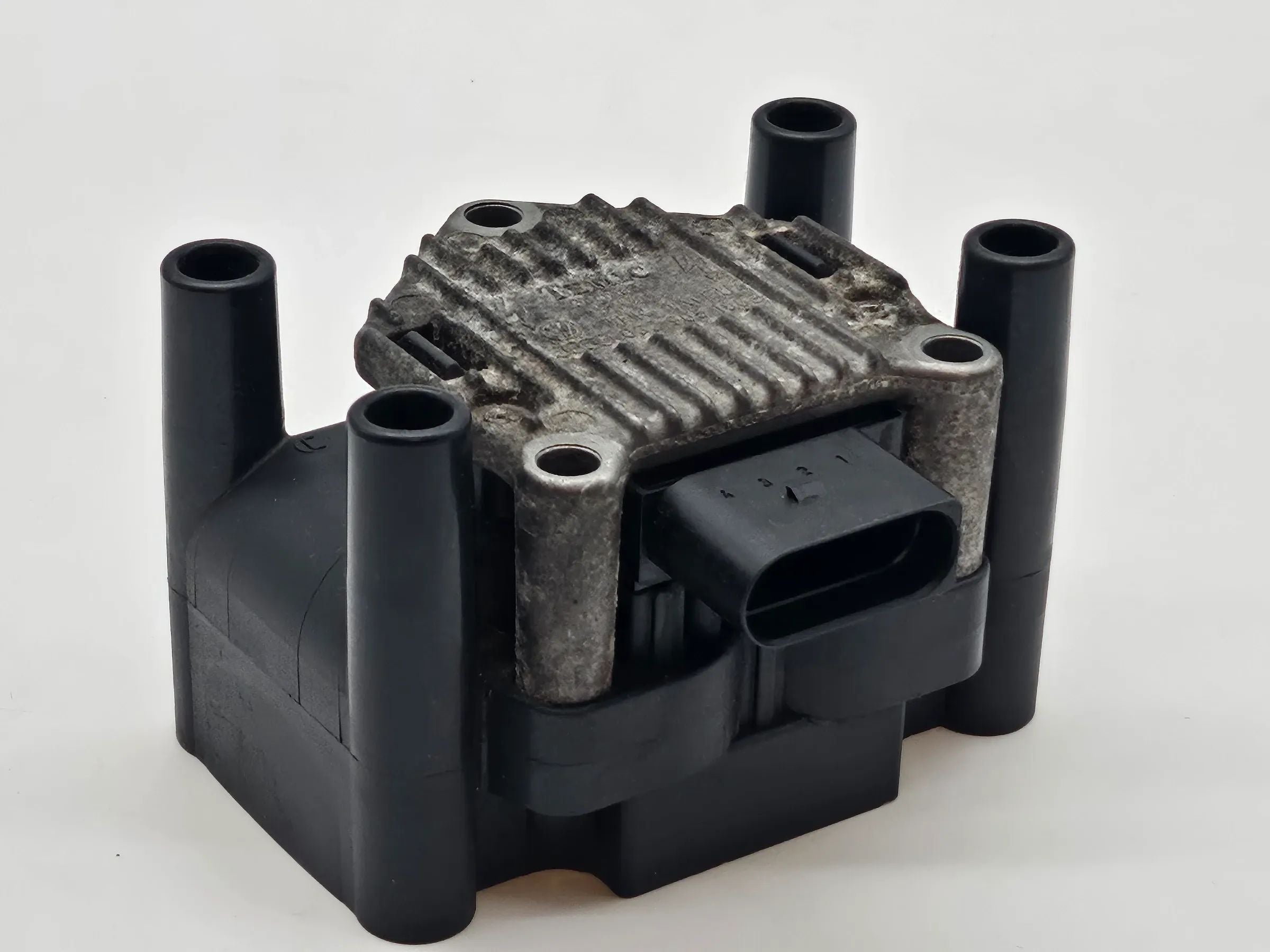 Original TEMIC VW Polo 6N2 Ignition Coil 032905106B 311740