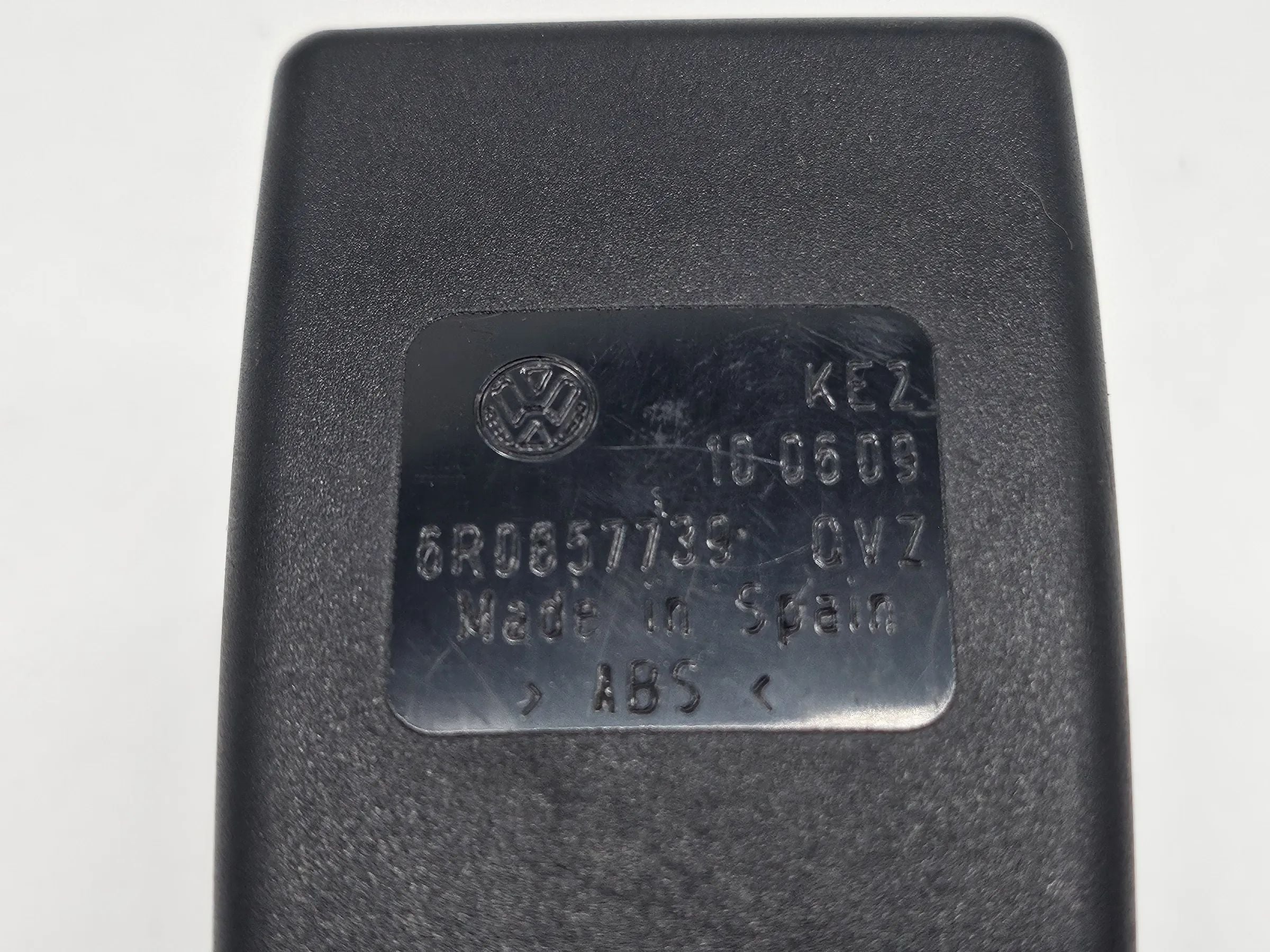 อะไหล่แท้ Seat Ibiza ST IV 6J ตัวล็อกสายเข็มขัดนิรภัยหลัง 6R0857739 QVZ