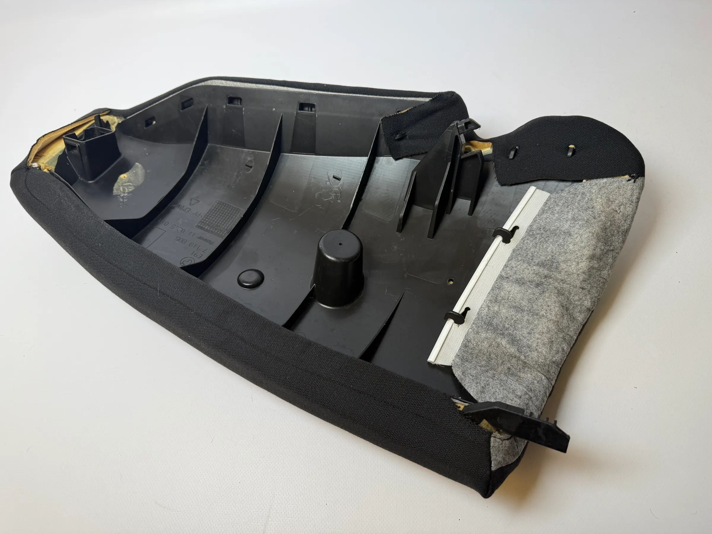 Oryginalna boczna część siedzenia tylnego lewa BMW 3er E91 LCI czarna/antyczna 7118805