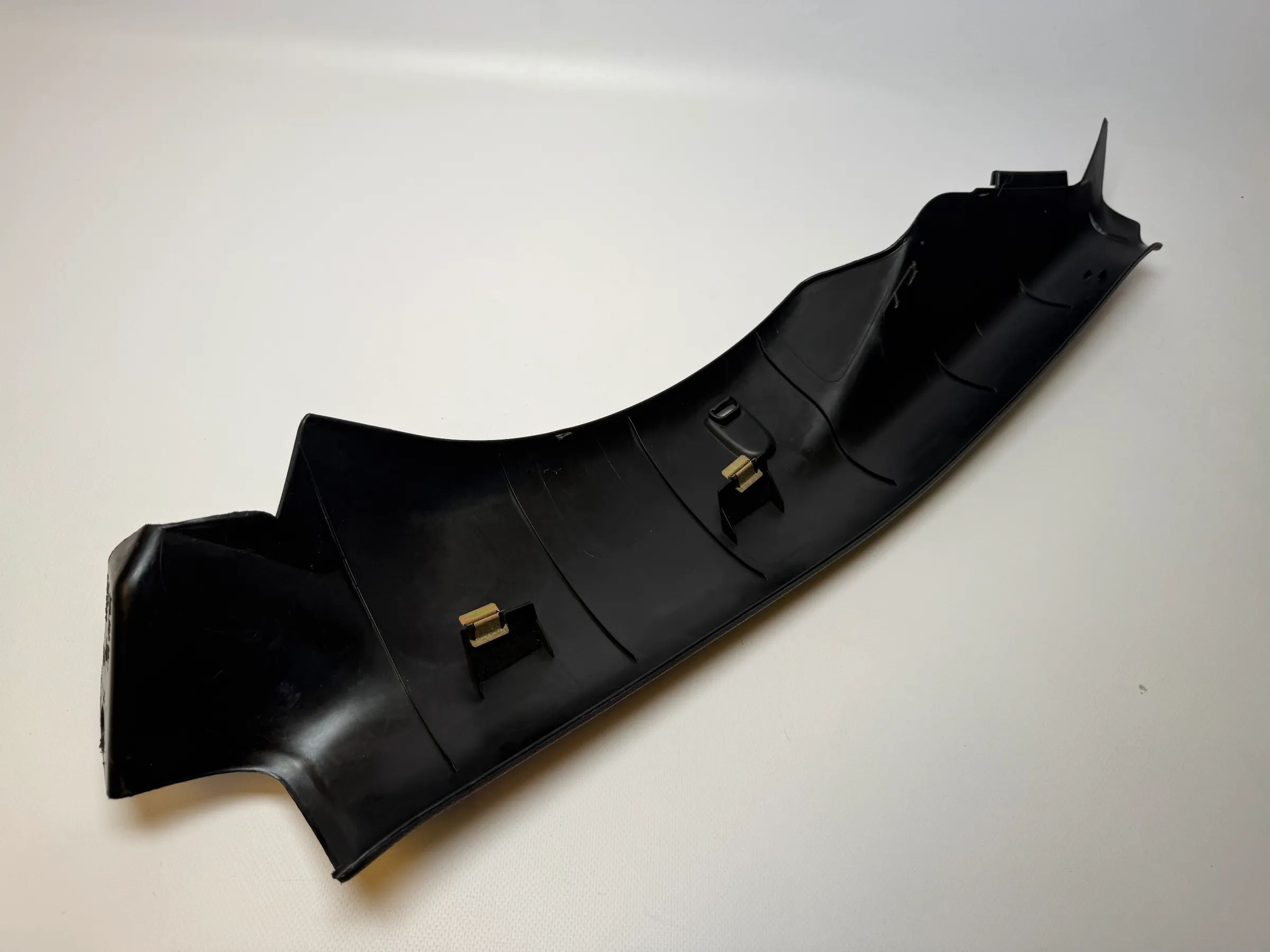 Oryginalna osłona boczna słupka C Volkswagen Golf 4 IV prawa 1J4867768A