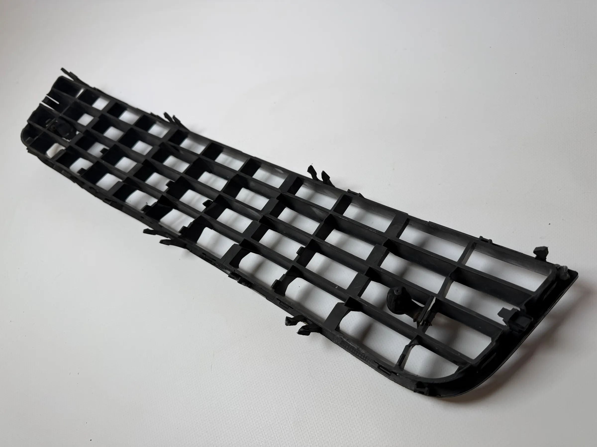 Oryginalna ATRAPA CHŁODNICY AUDI A6 4B Grill Przedni Środkowy 4B0807683L