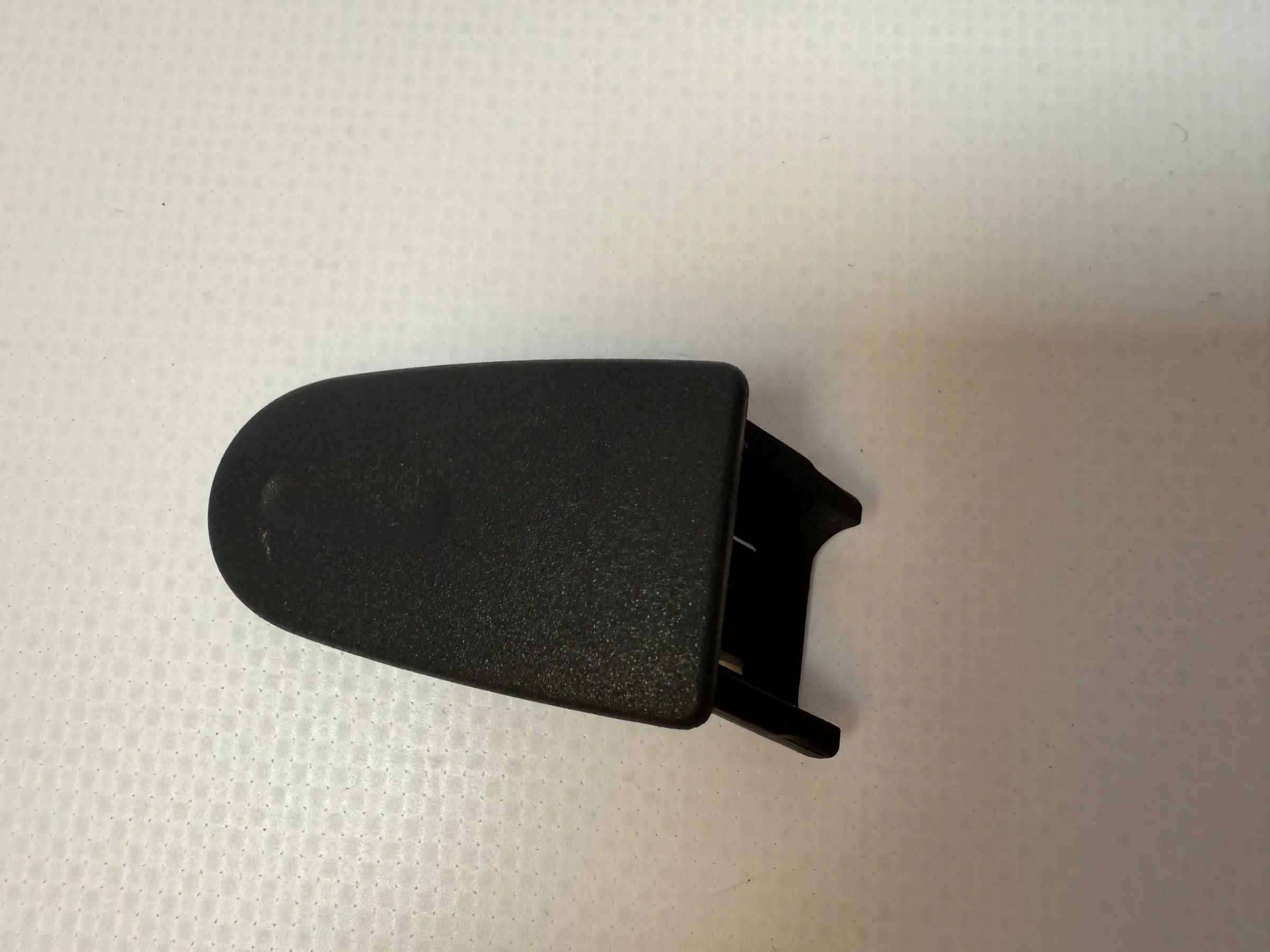 純正 VW ゴルフ4 IV 1J4858883 左Cピラートリム用シートベルトホルダー