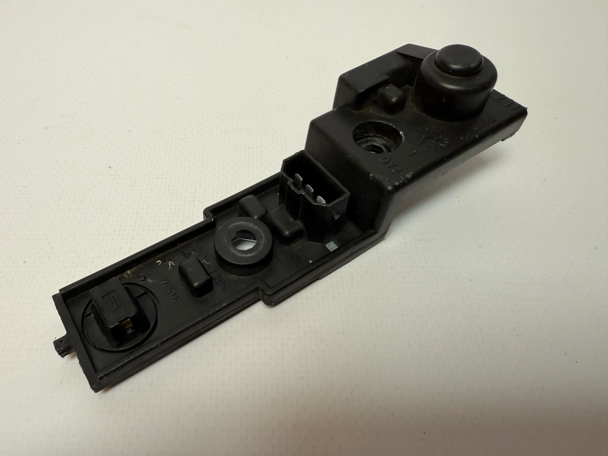 Original Seat Ibiza 3 III Lampenträger Heckleuchte Links Yorka 6L6945231 / 5206
