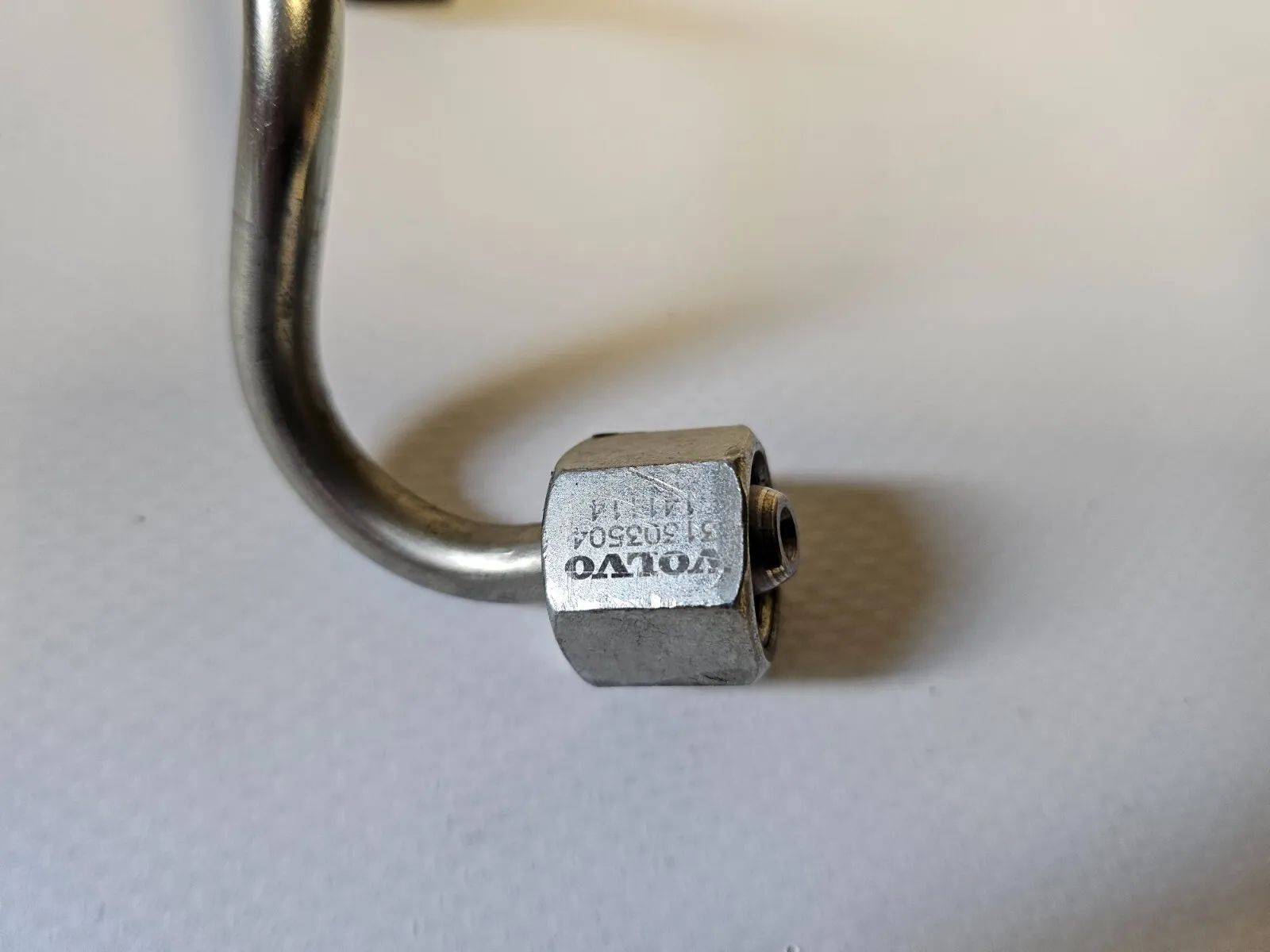 Original Volvo engine code D4204T9 2.0 D injection line diesel line 31303504