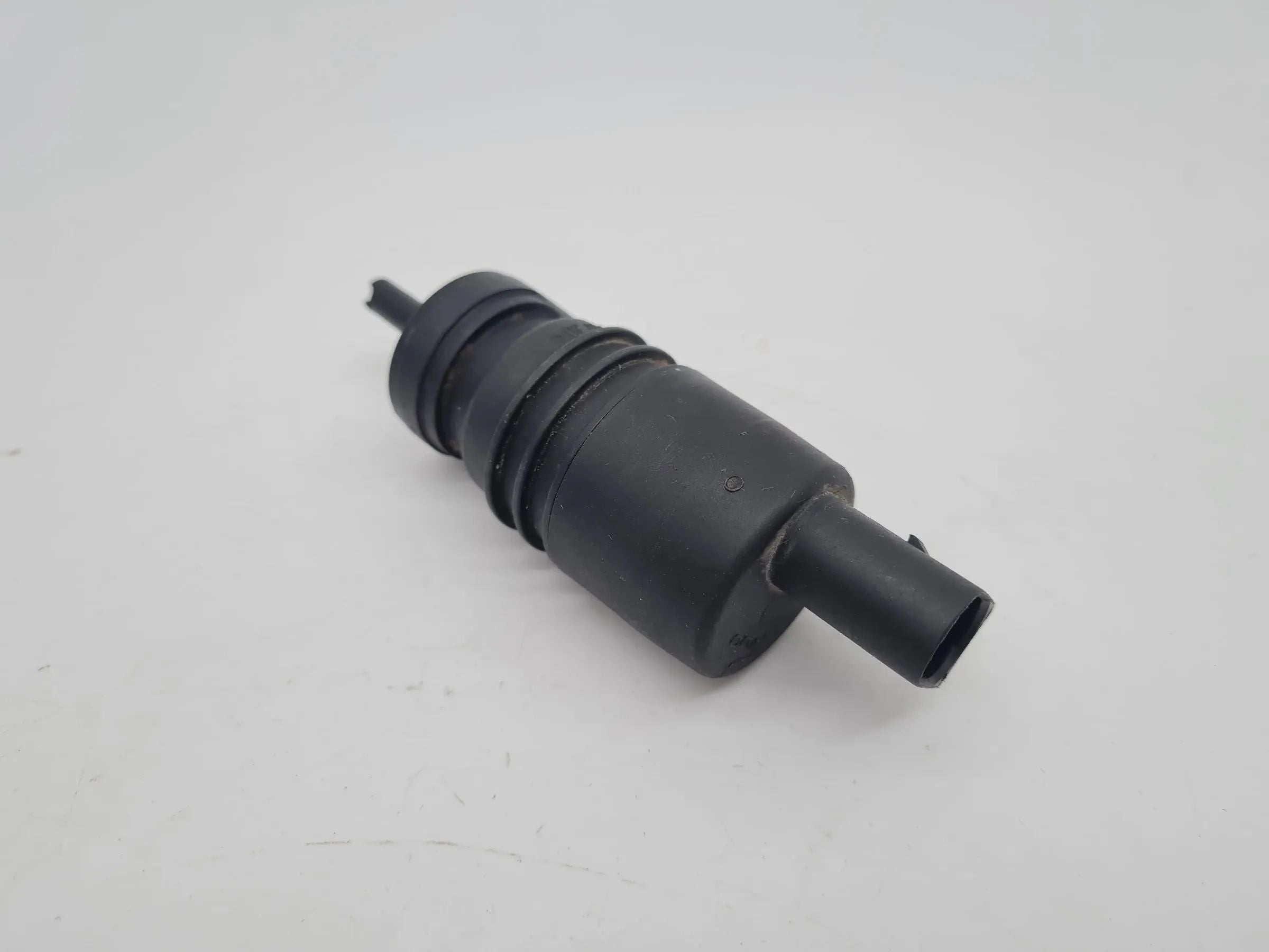 Original Audi A6 (4B2/4B4) Wischwasserpumpe 24200474