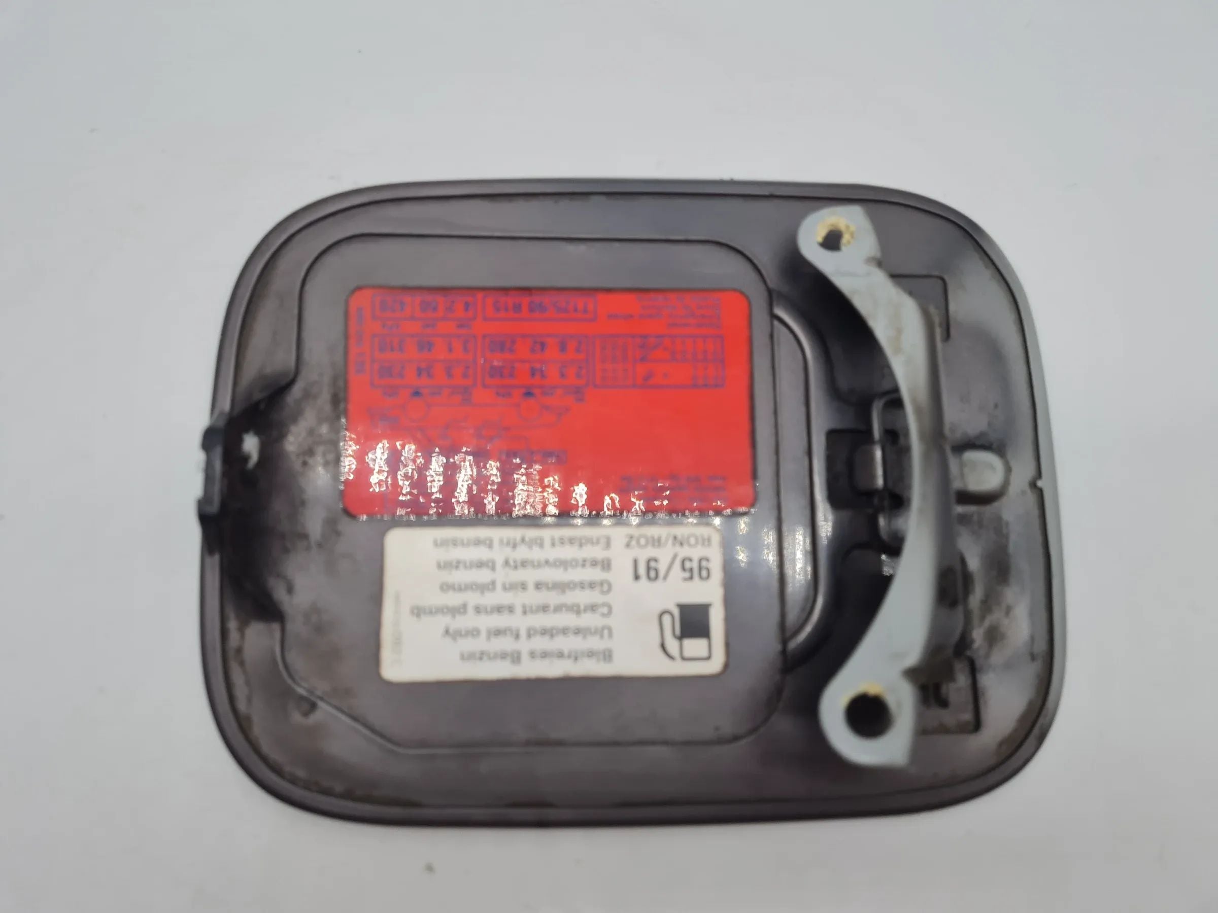 Original Audi A6 (4B2/4B4) Tankdeckel Tankklappe LZ1T Cashmeregrau 4B0809905