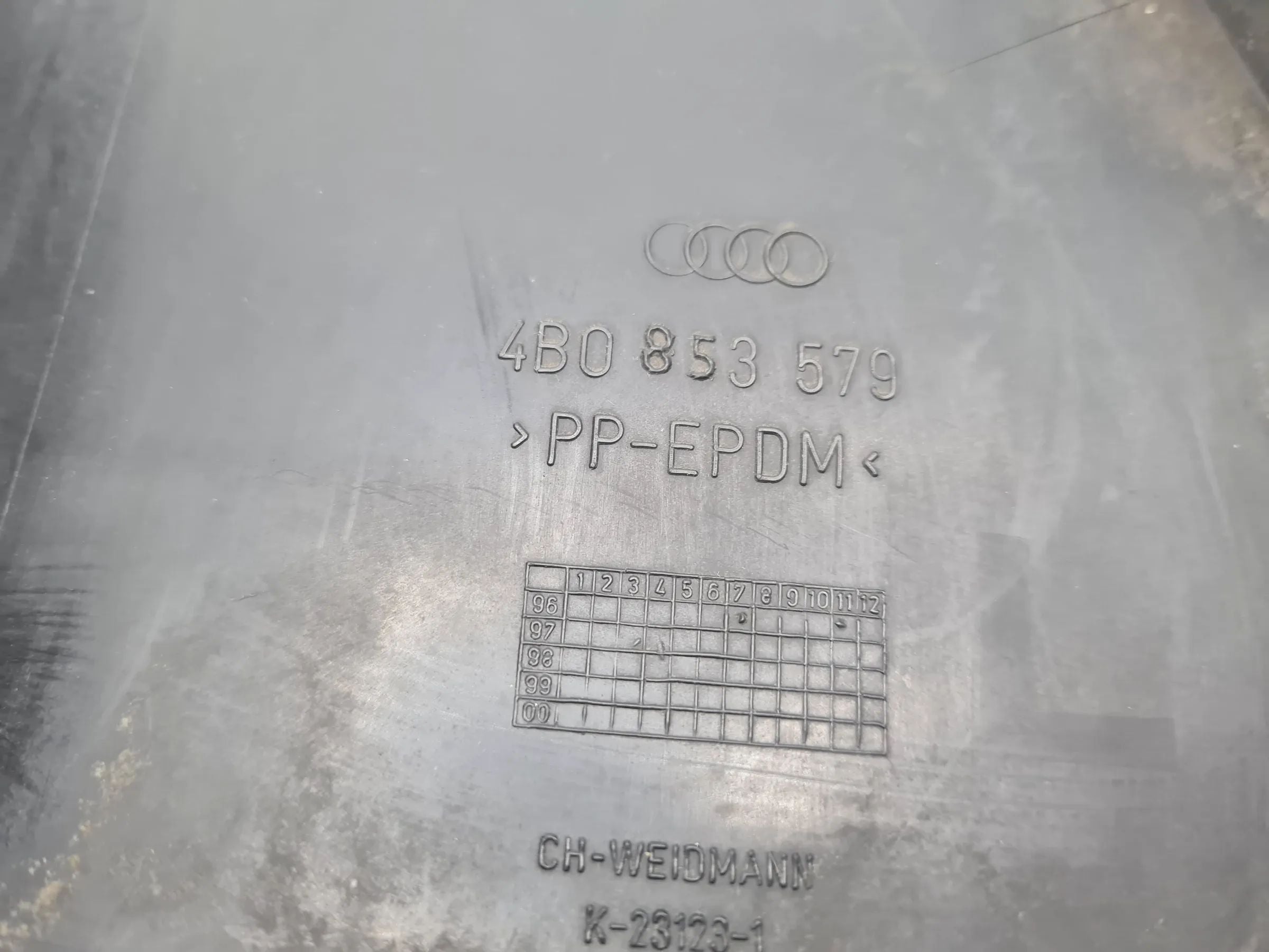 Original Audi A6 (4B2/4B4) Seitenschweller Kappe Links 4B0853579