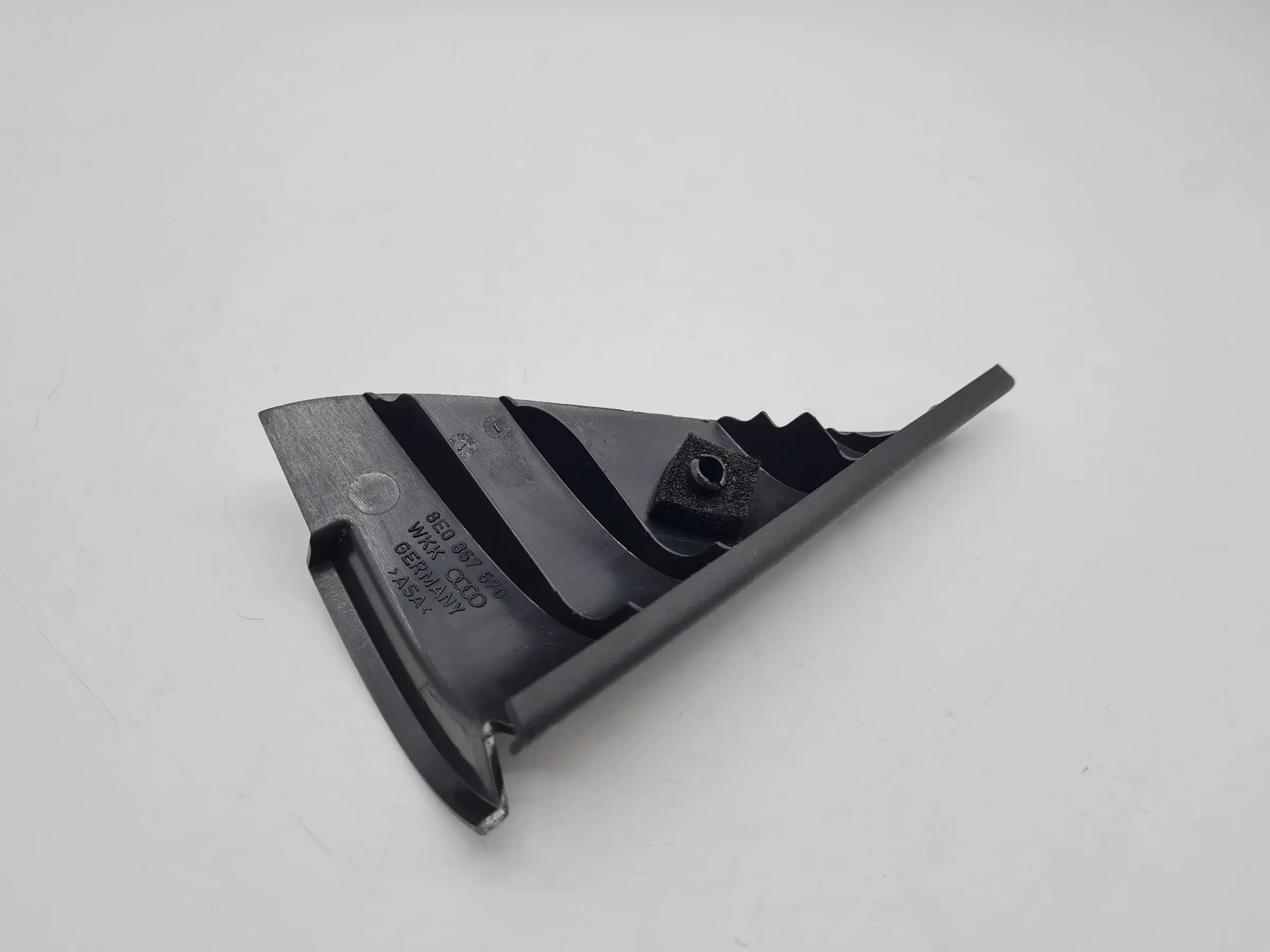 Original Audi A4 (8E/B6/B7) Blende Verkleidung Dreieck Rechts Hinten 8E0857570