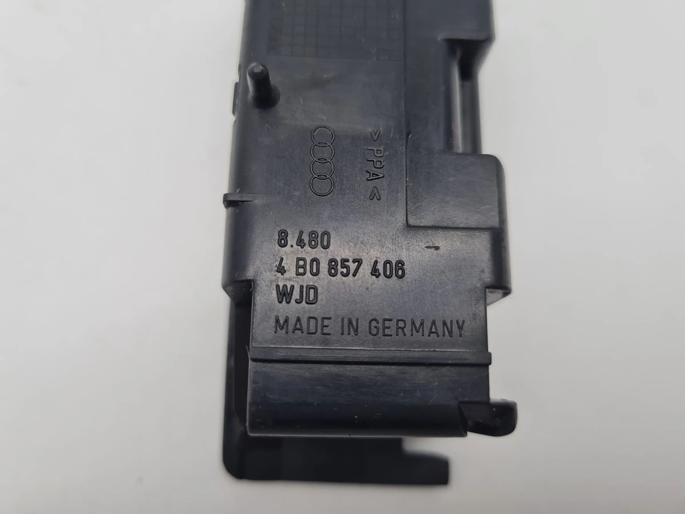 Original Audi A6 (4B2/4B4) Aschenbecher Tür Hinten Rechts 4B0857406