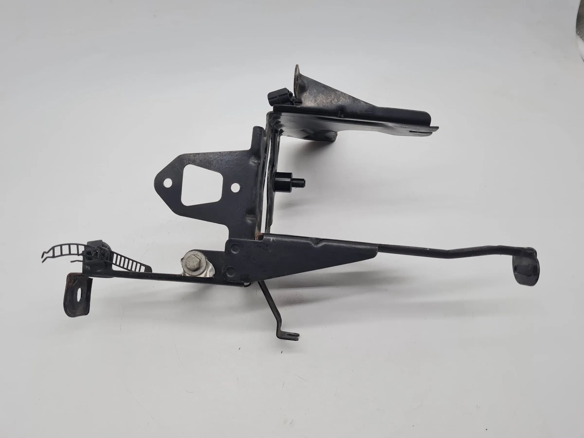 Original Audi A4 S4 B7 (8E/8H) Halterung Träger ABS Hydraulik 8E0614119