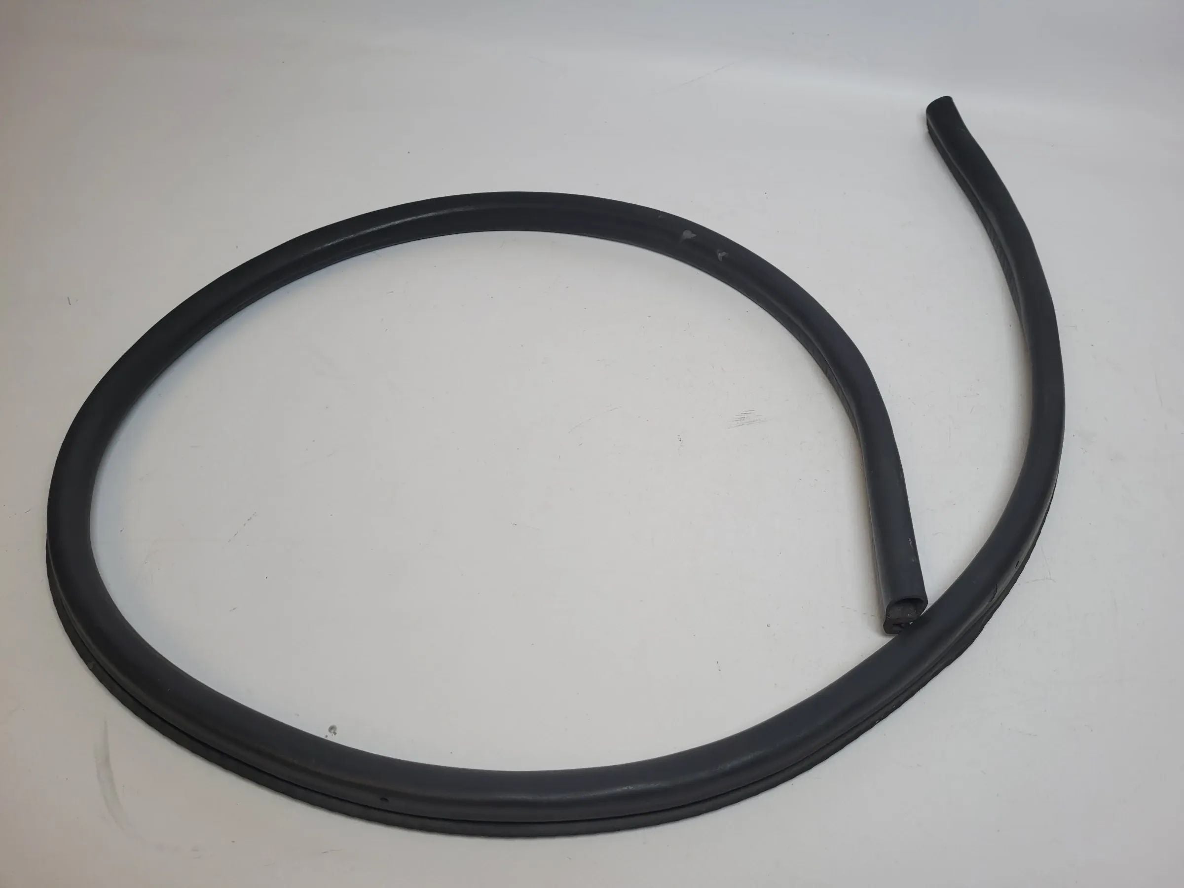 Original Audi A6 (4B2/4B4) Dichtung Motorhaube (über Scheinwerfer) Vorne
