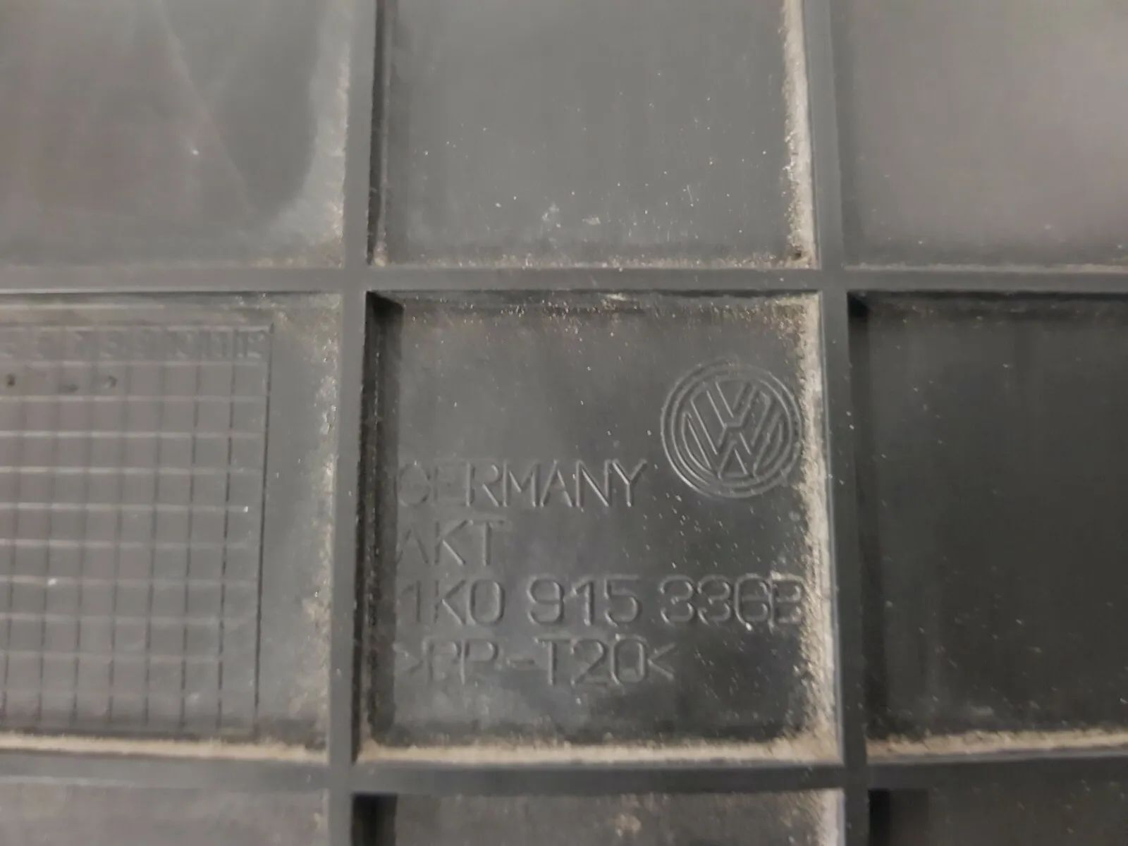 orijinal Akü Kapağı 1K0915336CB Golf V