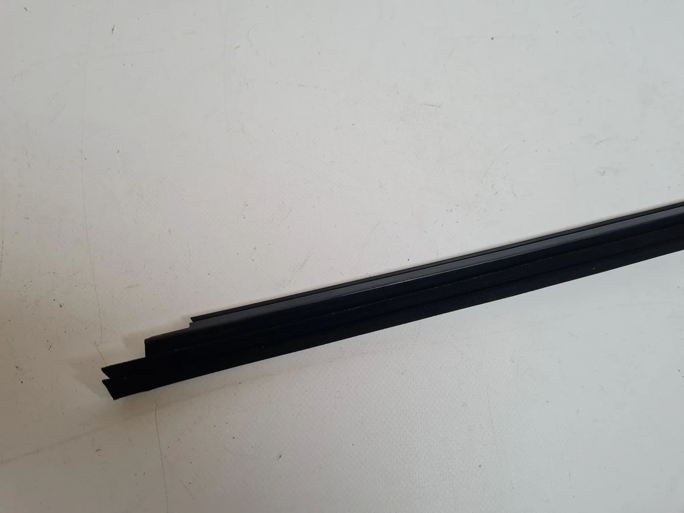 Original Audi A4 (8E/B6/B7) Tür Fenster Dichtung Leiste Links Hinten 8E0839479